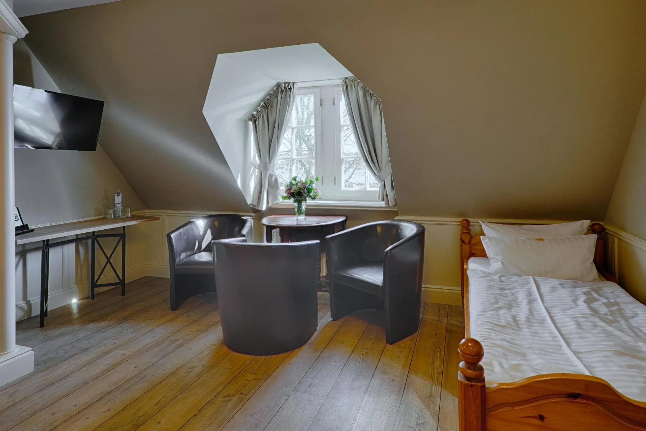 Photo of the whole room, Bed in Meeressterne Hotel Forsthaus Damerow