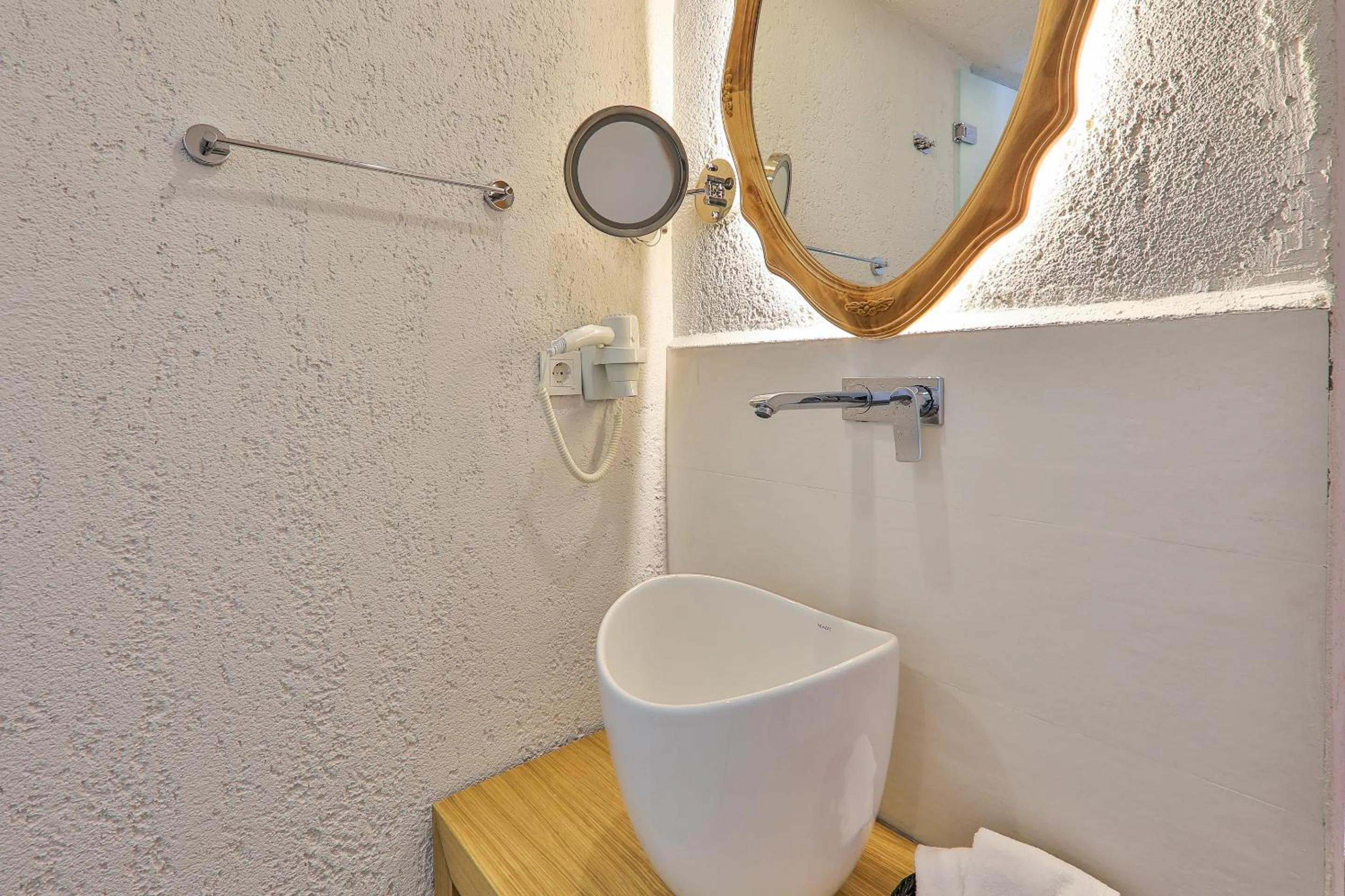 Bathroom in Atalante Hotel