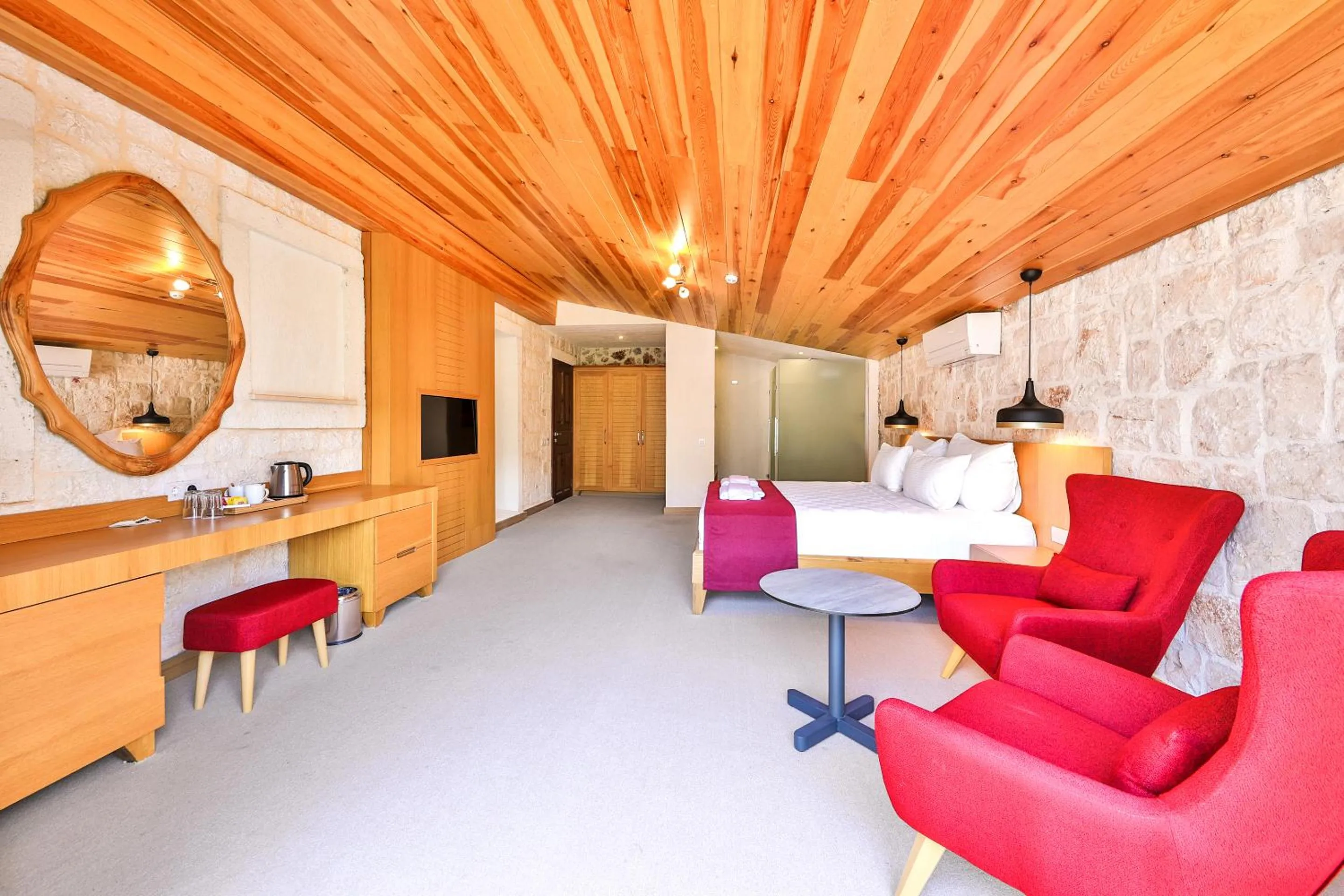 Photo of the whole room in Atalante Hotel