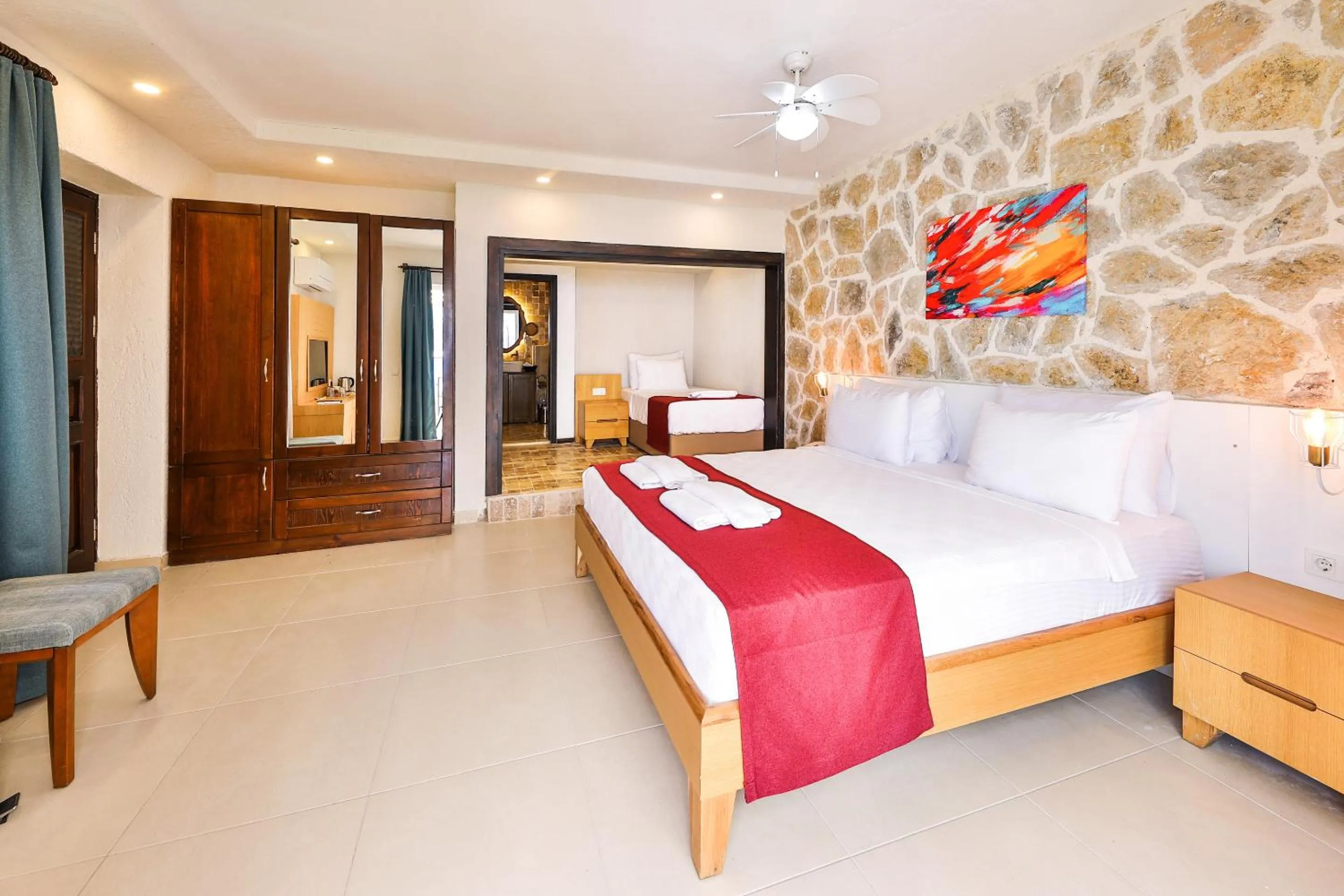 Photo of the whole room in Atalante Hotel