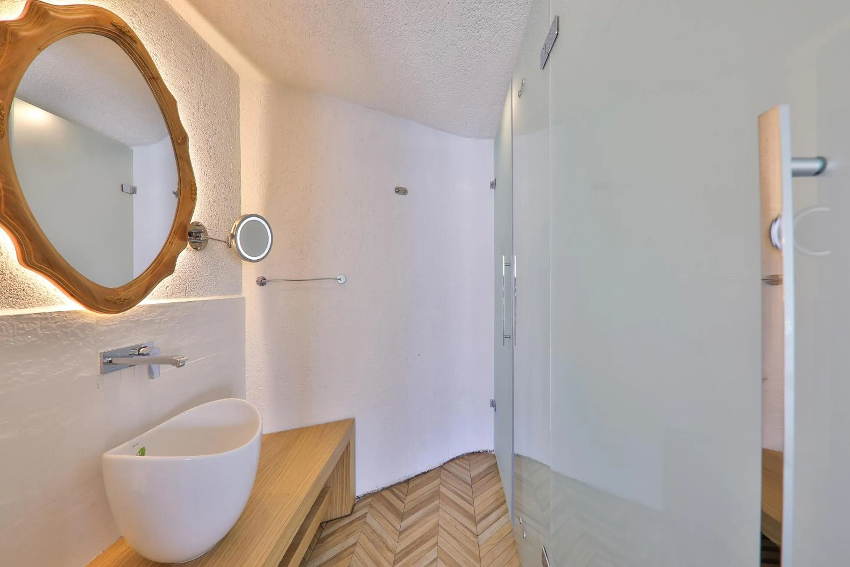 Bathroom in Atalante Hotel