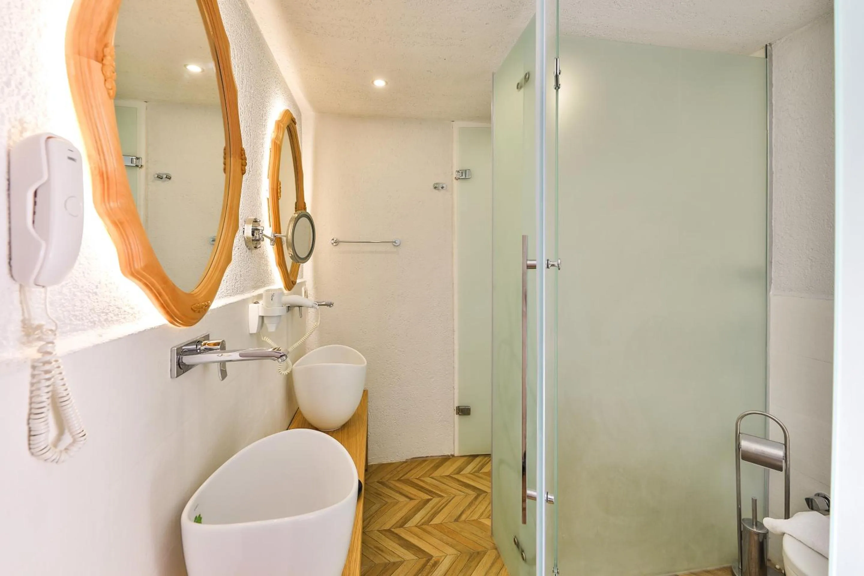 Bathroom in Atalante Hotel