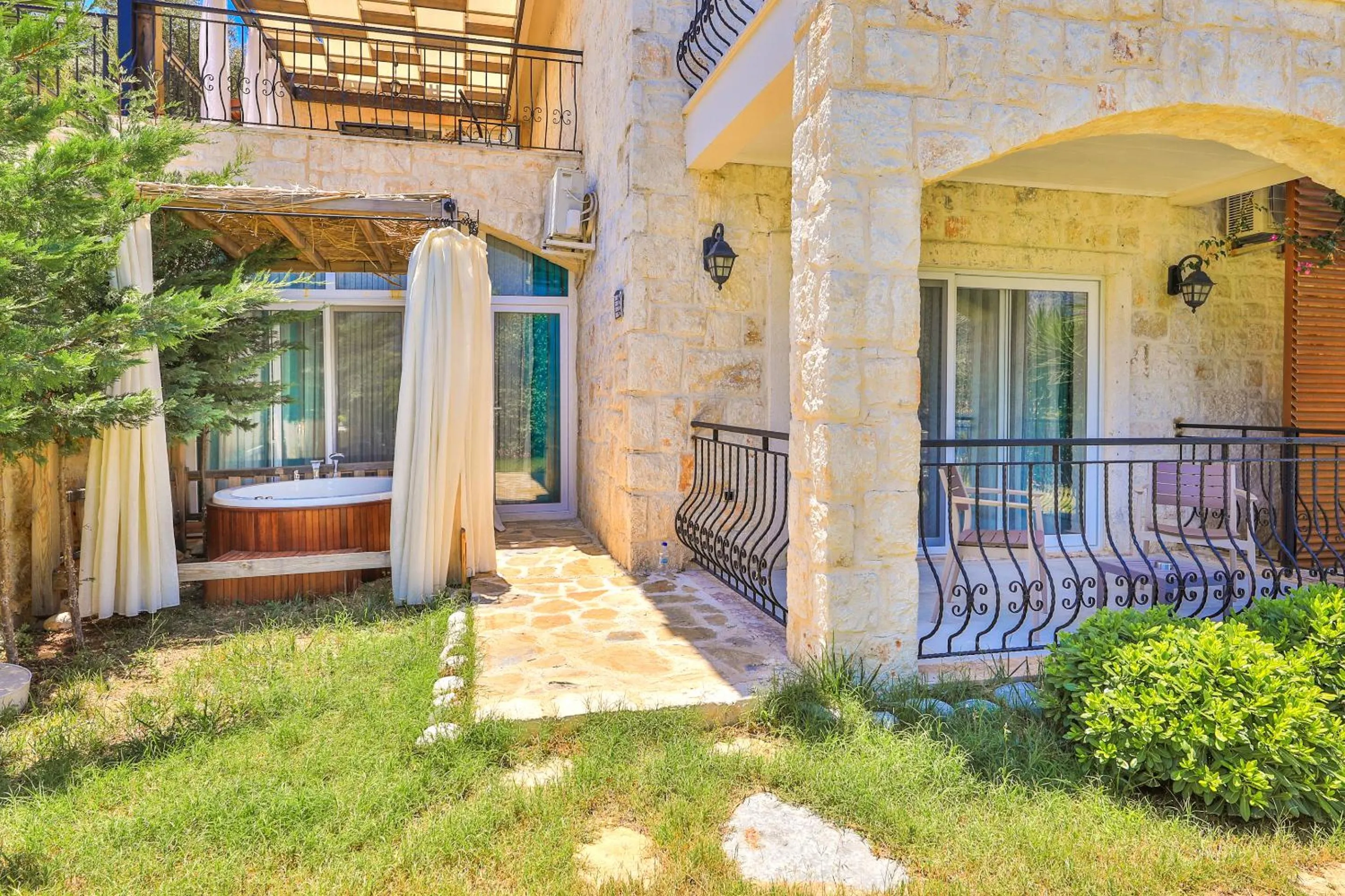 Garden in Atalante Hotel