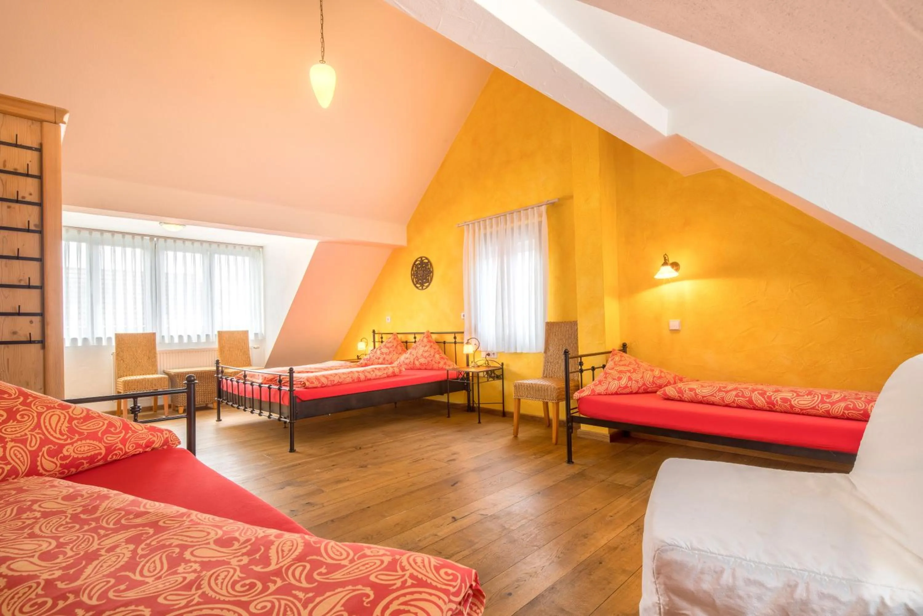 Photo of the whole room, Bed in Arndt Hotel Garni
