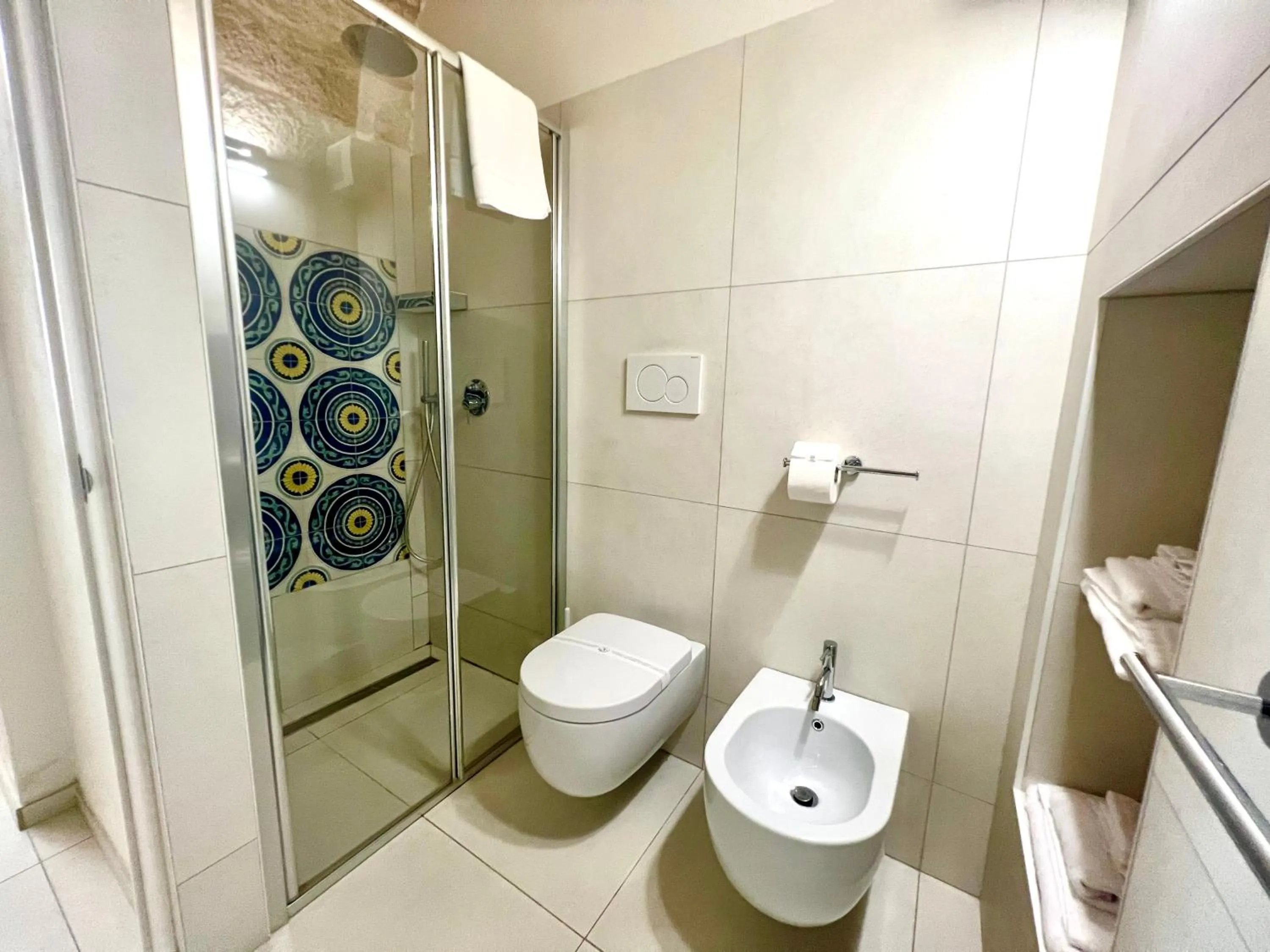 Shower in B&B Suite Amare Polignano