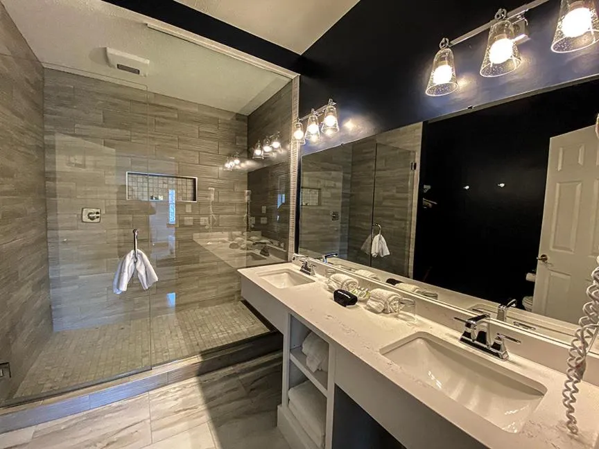 Shower in Inn at Amish Door