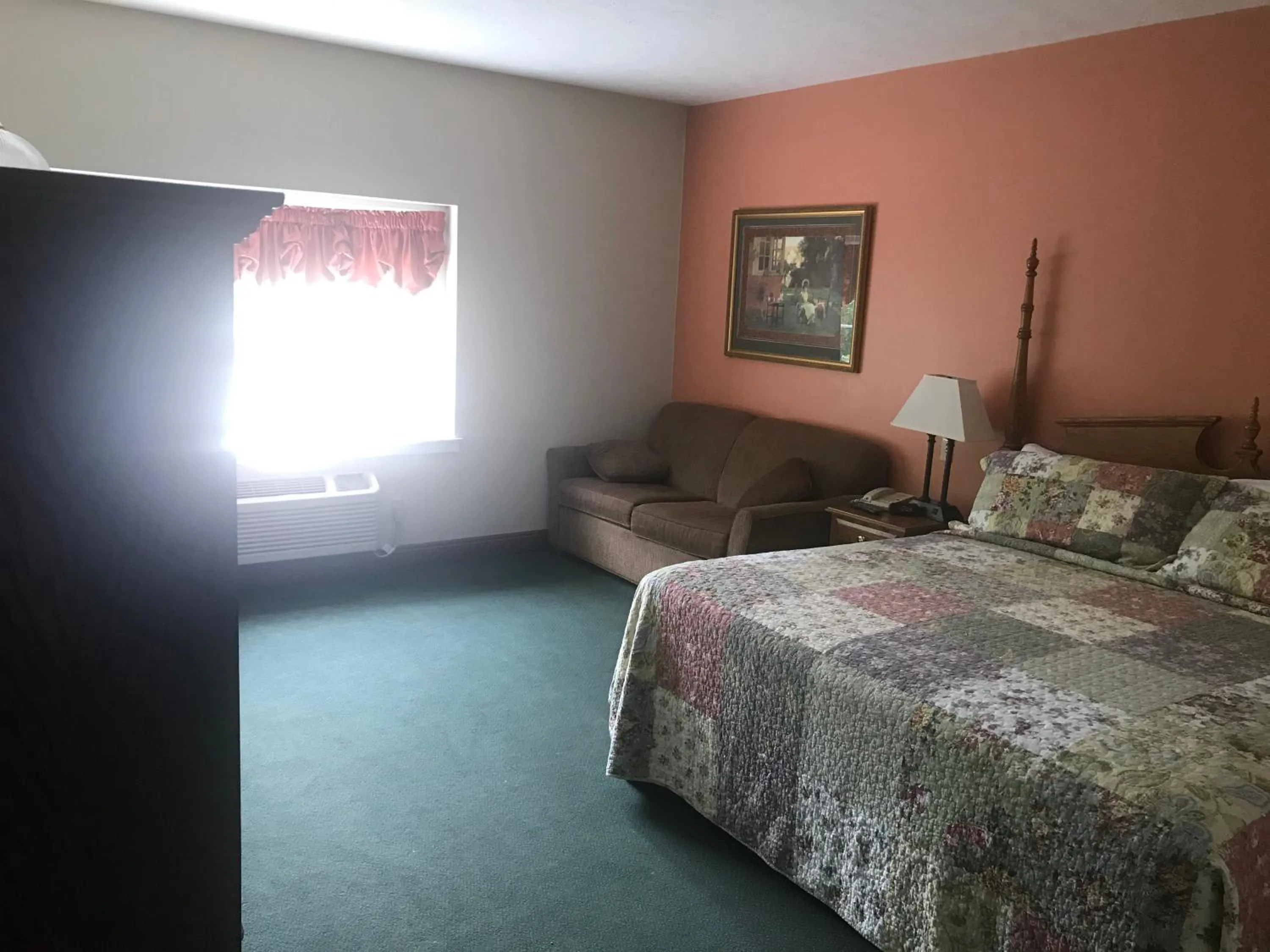Photo of the whole room, Bed in Inn at Amish Door