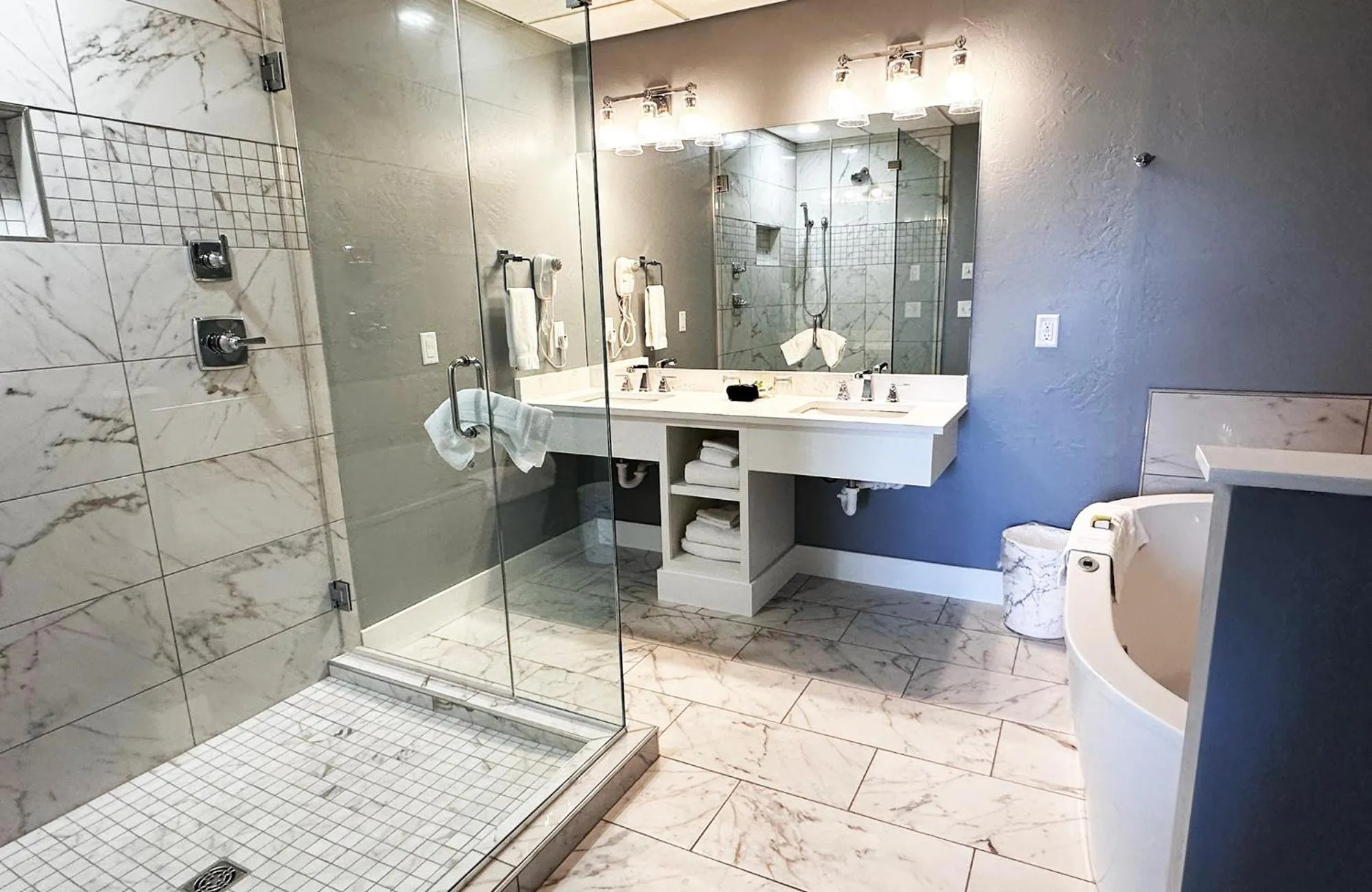 Shower in Inn at Amish Door