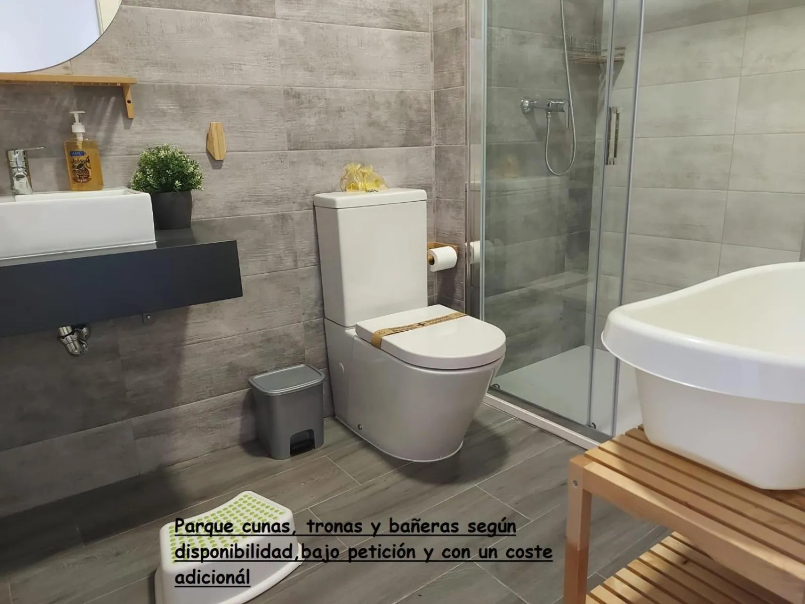 Shower in Bnbook Medea Apartments