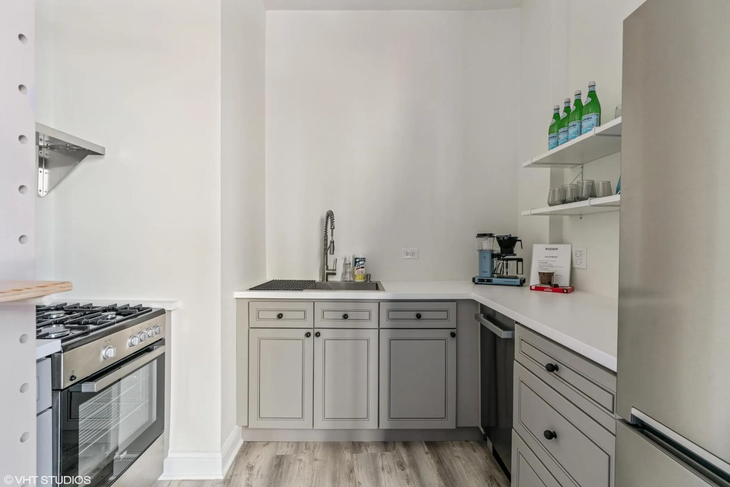 Kitchen or kitchenette in The Neighborhood Hotel Lincoln Park