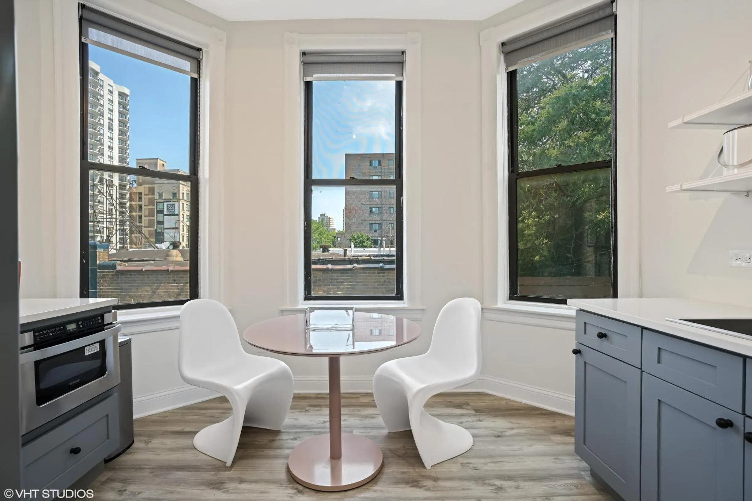 Dining area in The Neighborhood Hotel Lincoln Park