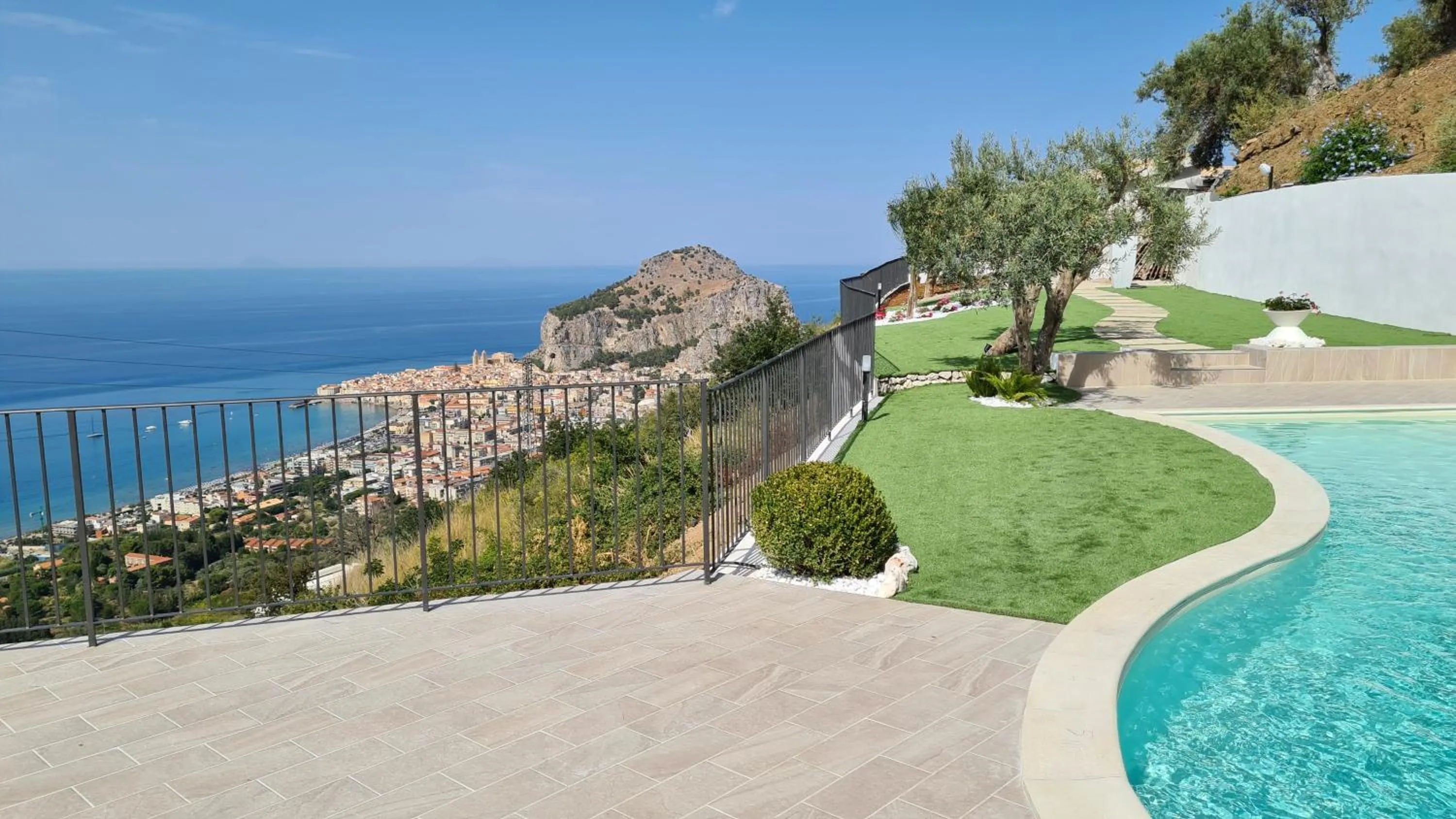 Swimming pool in Skyview Cefalù