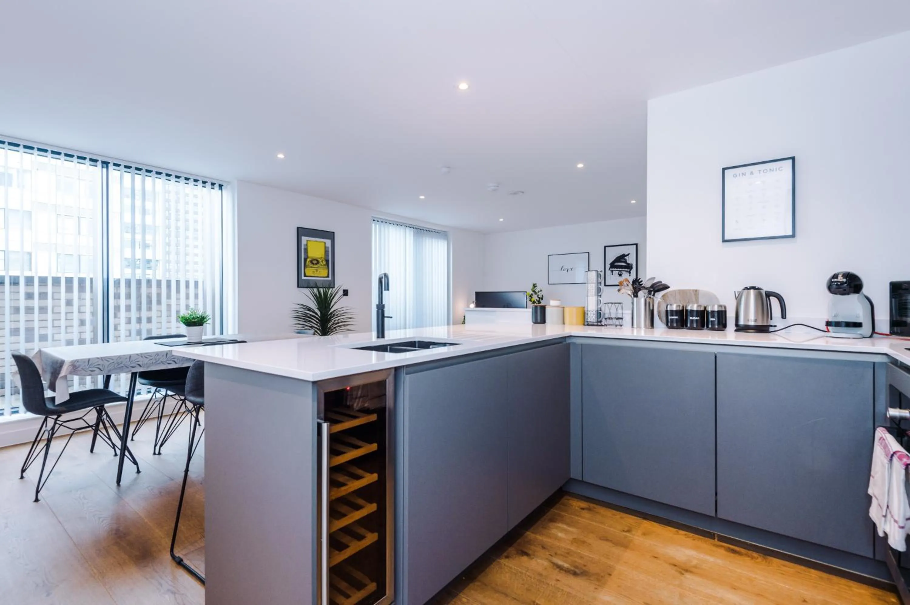Coffee/tea facilities in Hilltop Serviced Apartments - Piccadilly