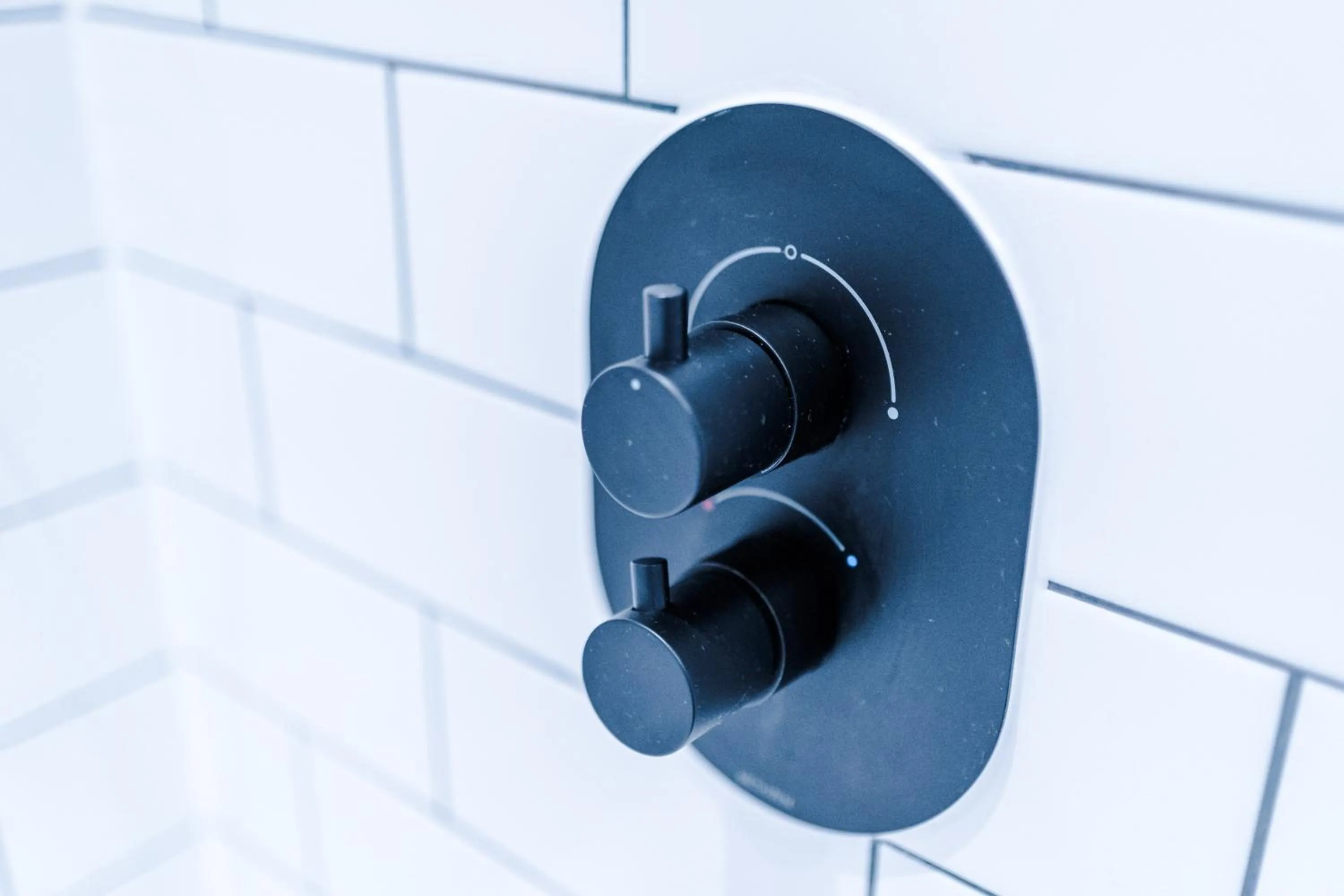 Shower in Hilltop Serviced Apartments - Piccadilly