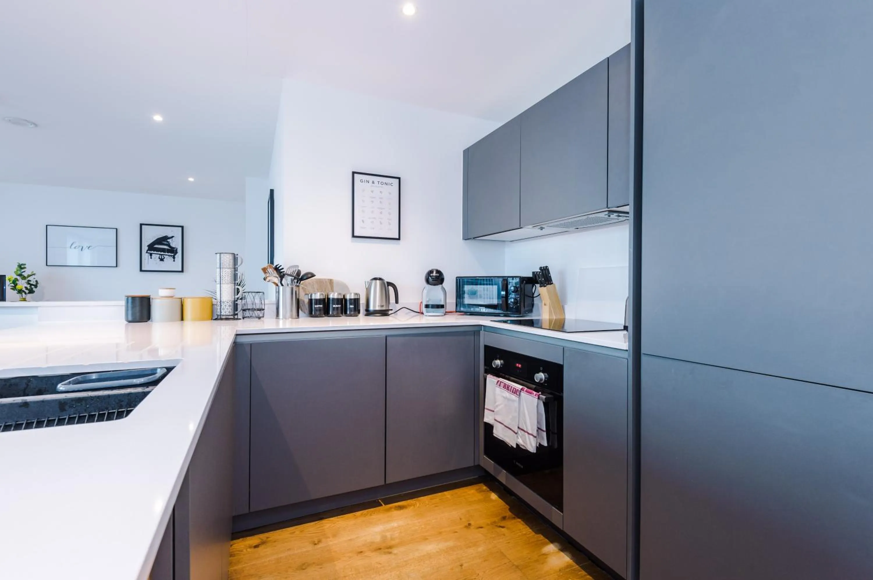 Coffee/tea facilities in Hilltop Serviced Apartments - Piccadilly