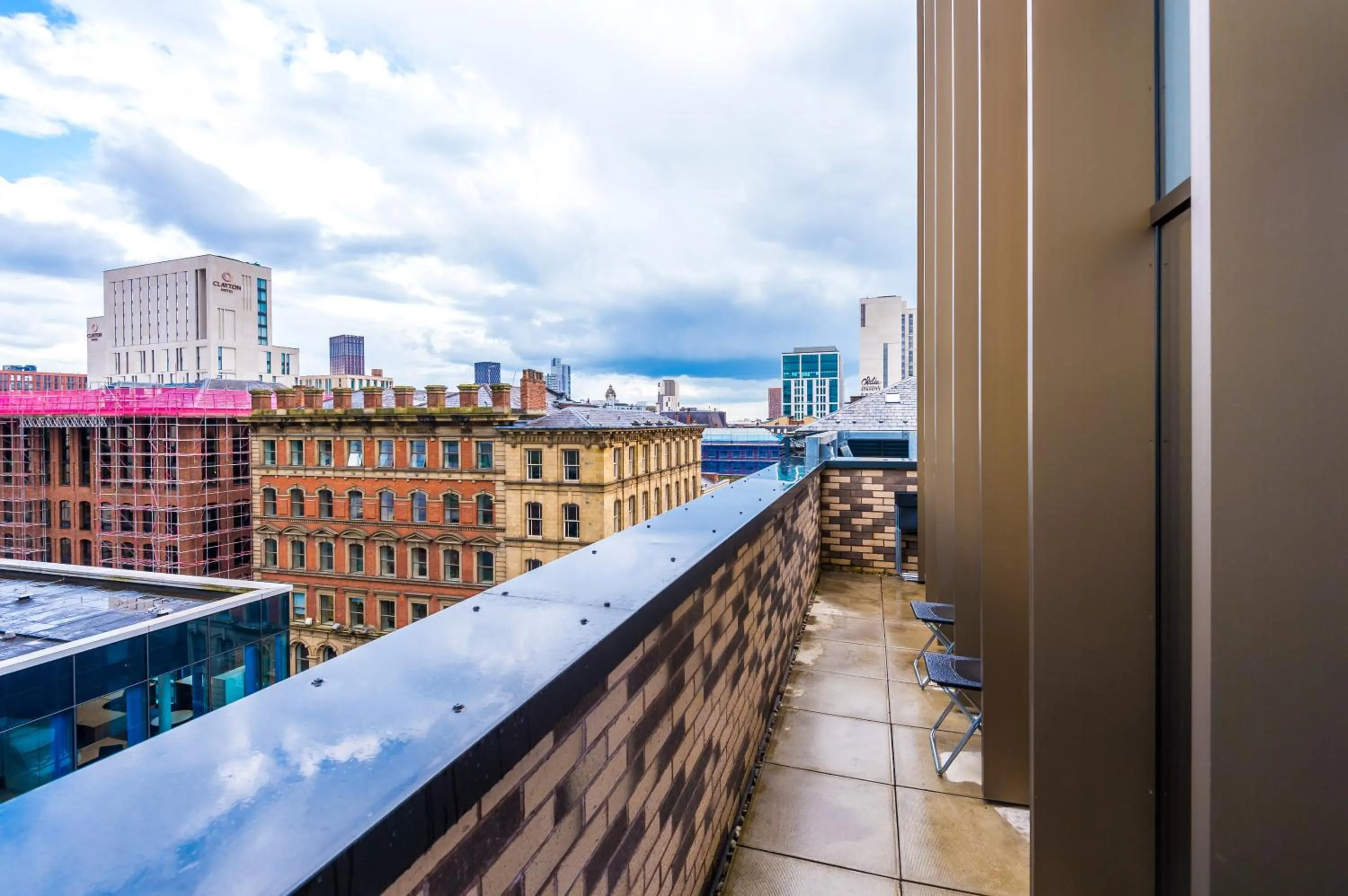 Property building in Hilltop Serviced Apartments - Piccadilly