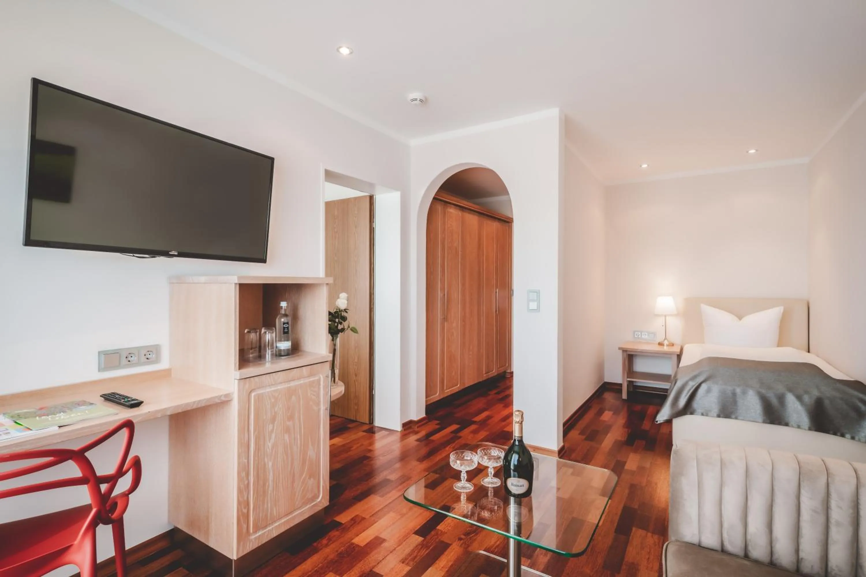 Living room, Bed in Landidyll Hotel Restaurant Weidenbrück & SPA