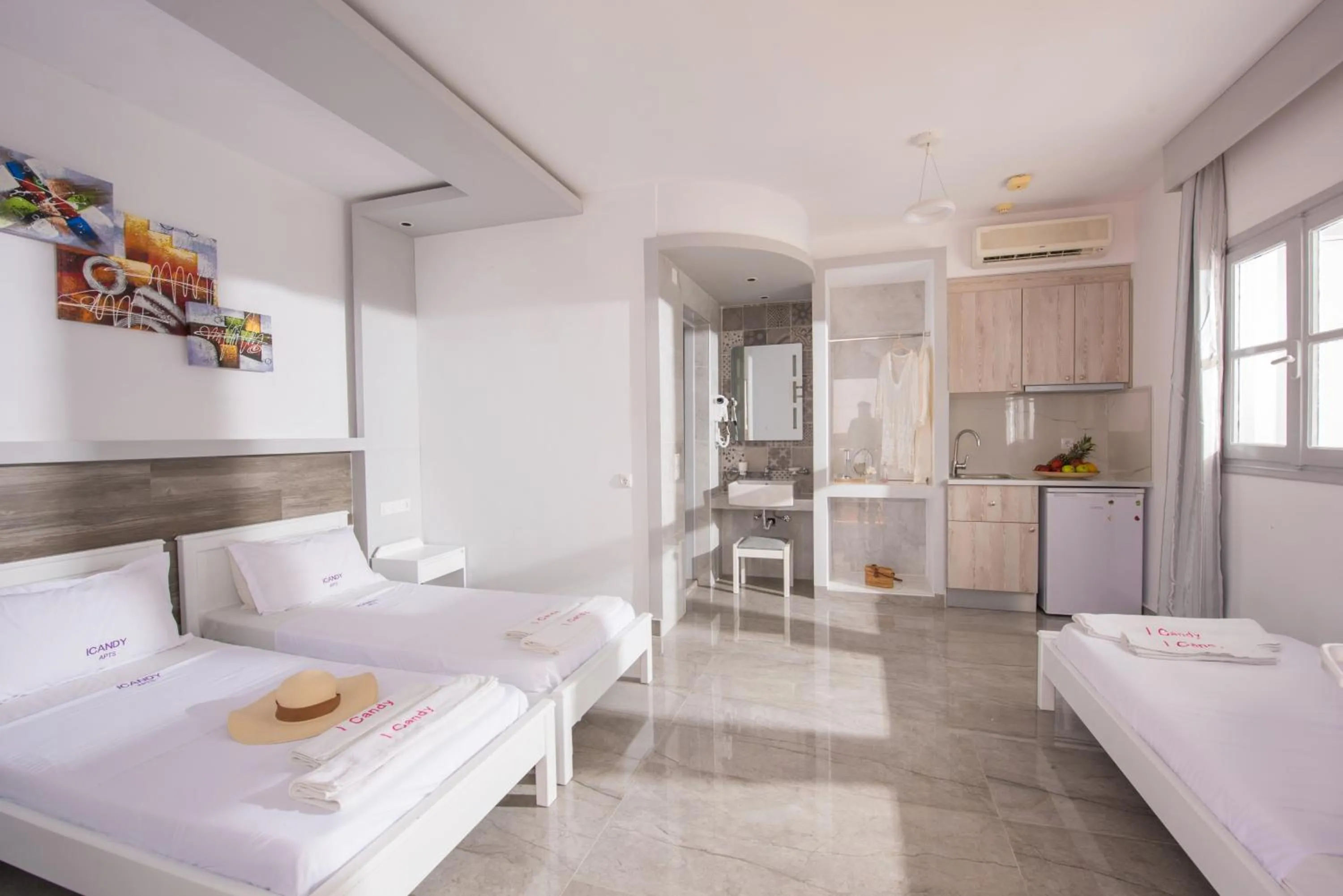 Photo of the whole room, Bed in I Candy Malia by Estia