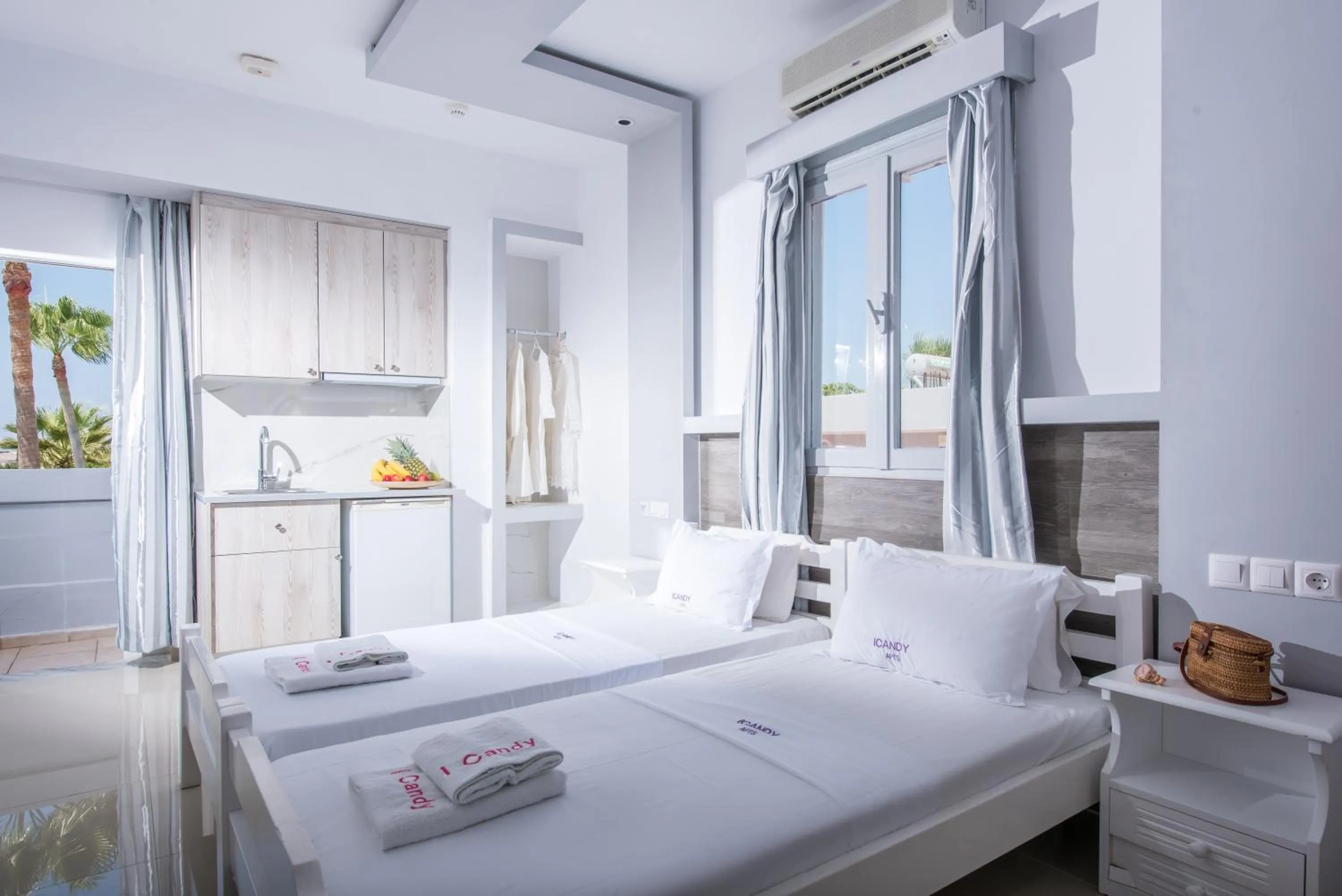 Photo of the whole room, Bed in I Candy Malia by Estia