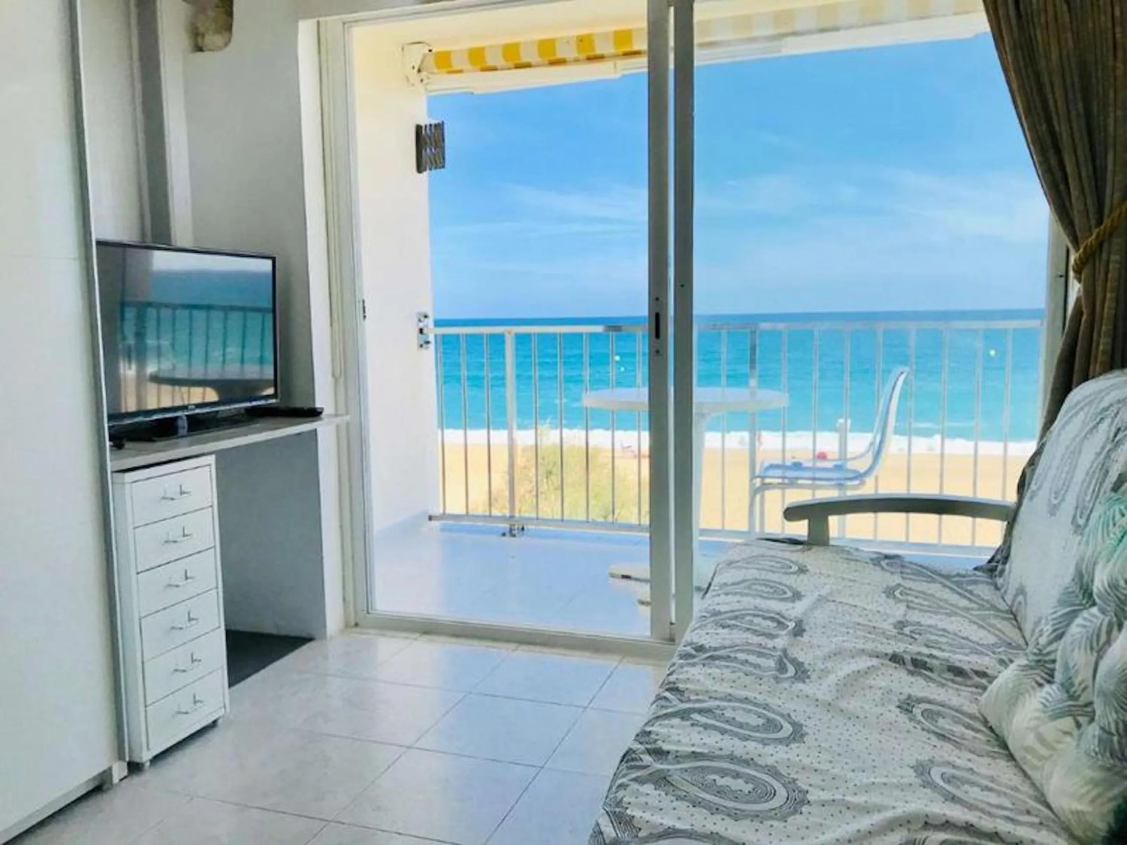 TV and multimedia in Investingspain Studio beach paradise front sea views on the beach