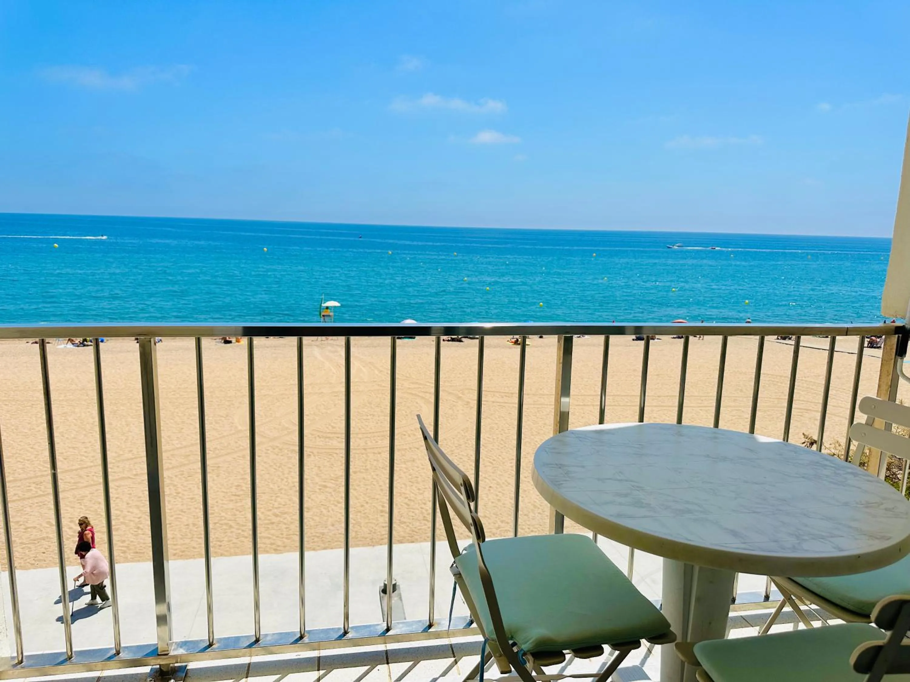 Investingspain Studio beach paradise front sea views on the beach