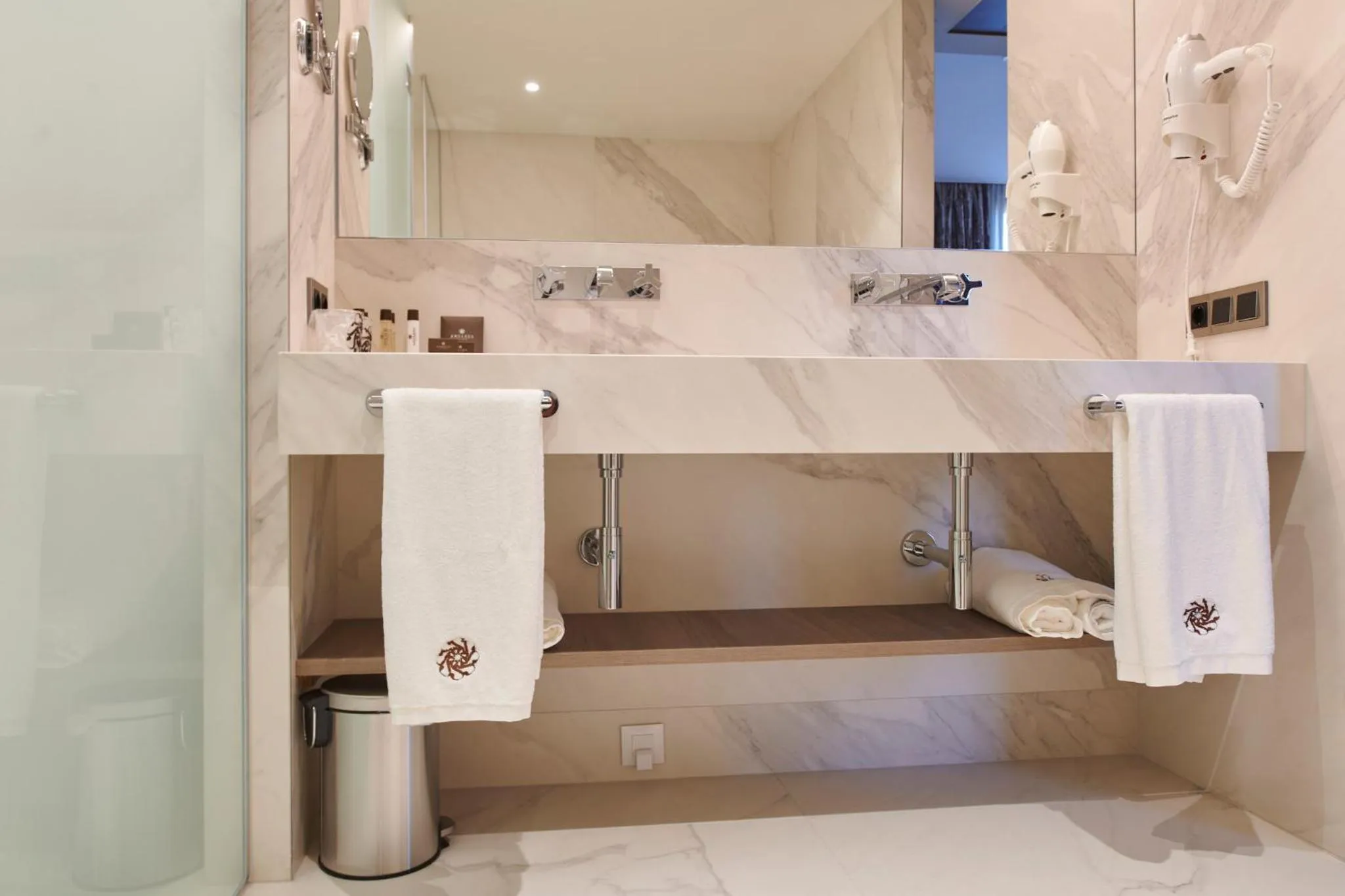 Bathroom in Ansares Hotel