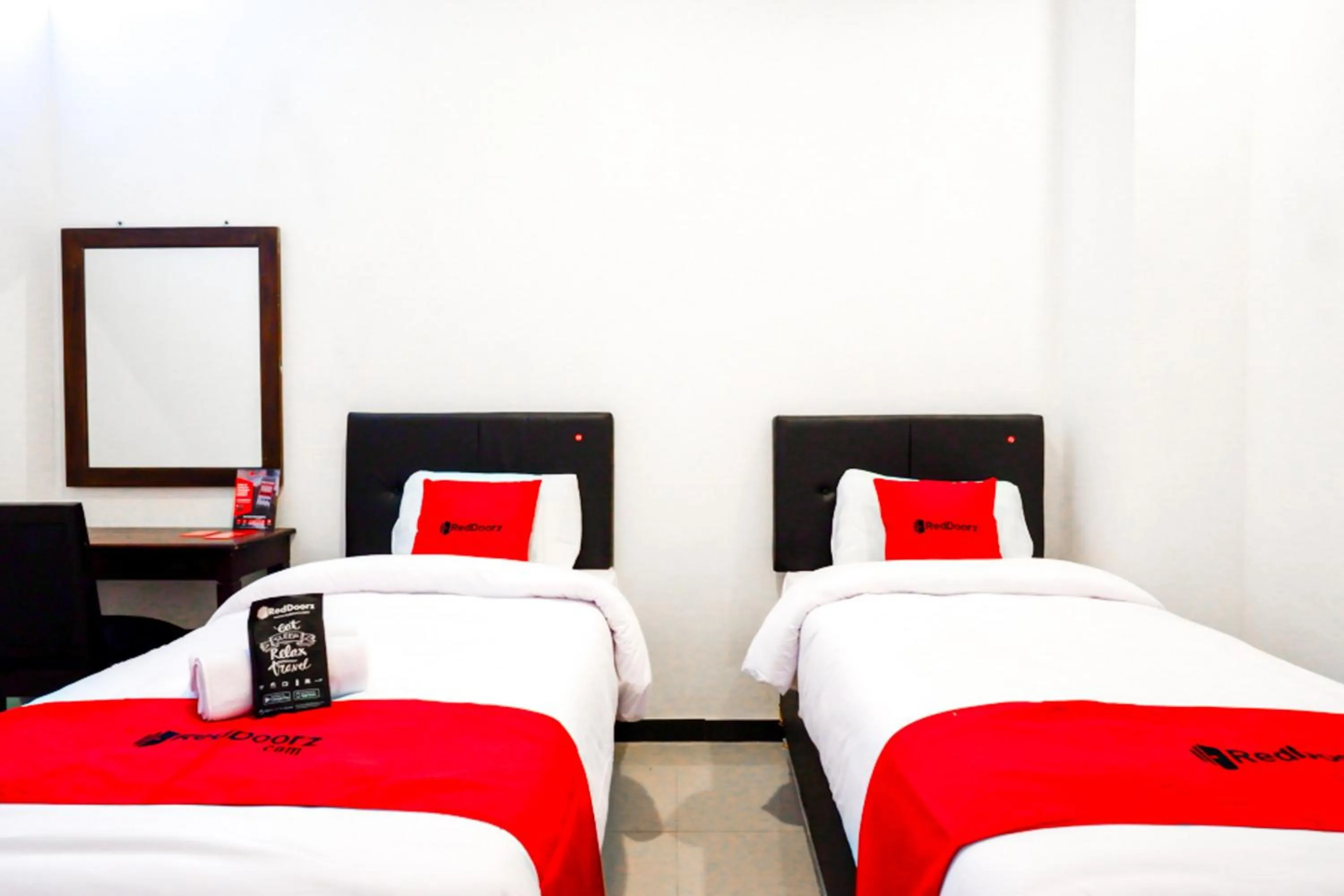 Bedroom, Bed in RedDoorz @ Jalan Wonosari KM.9