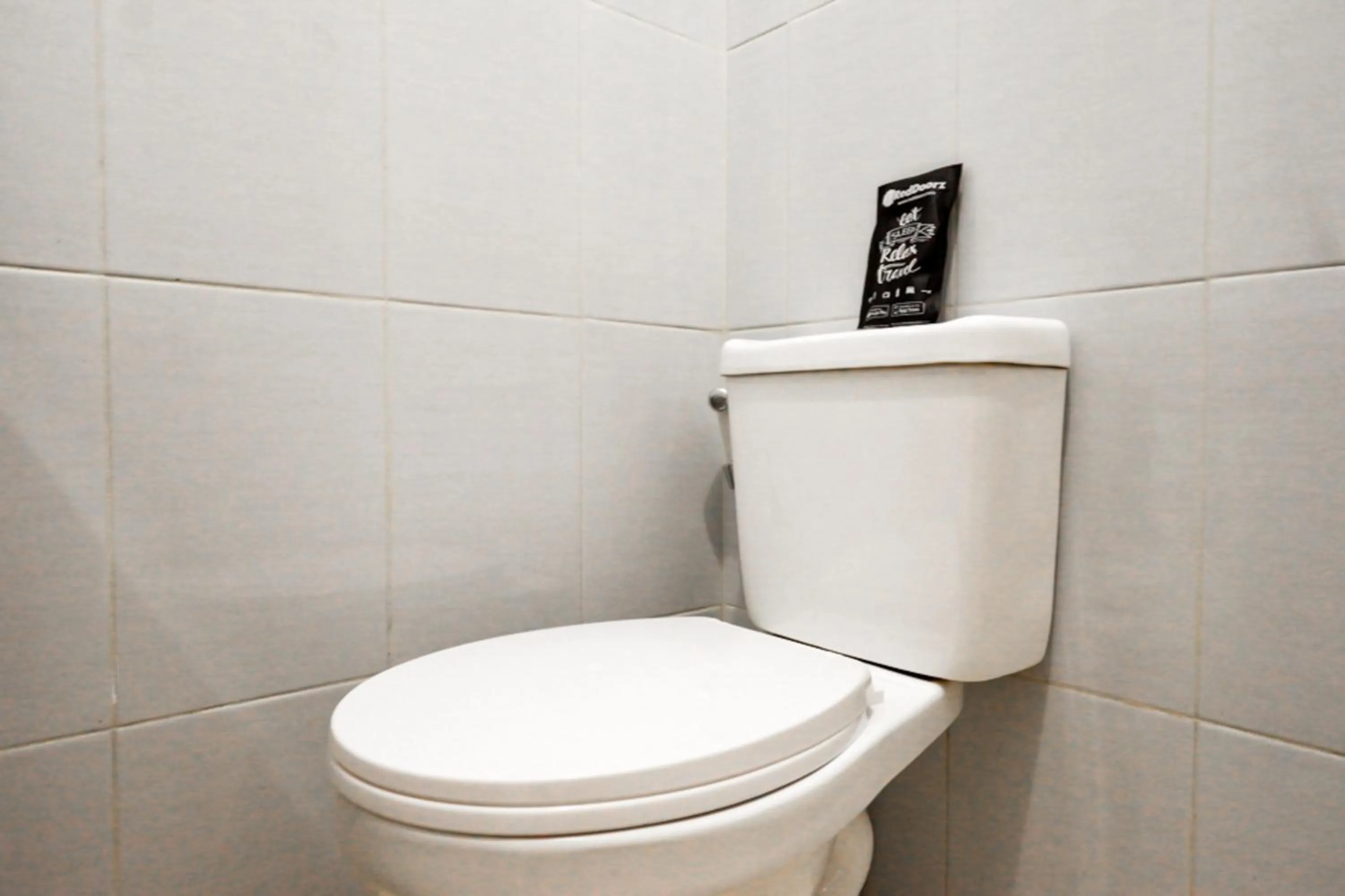 Bathroom in RedDoorz @ Jalan Wonosari KM.9