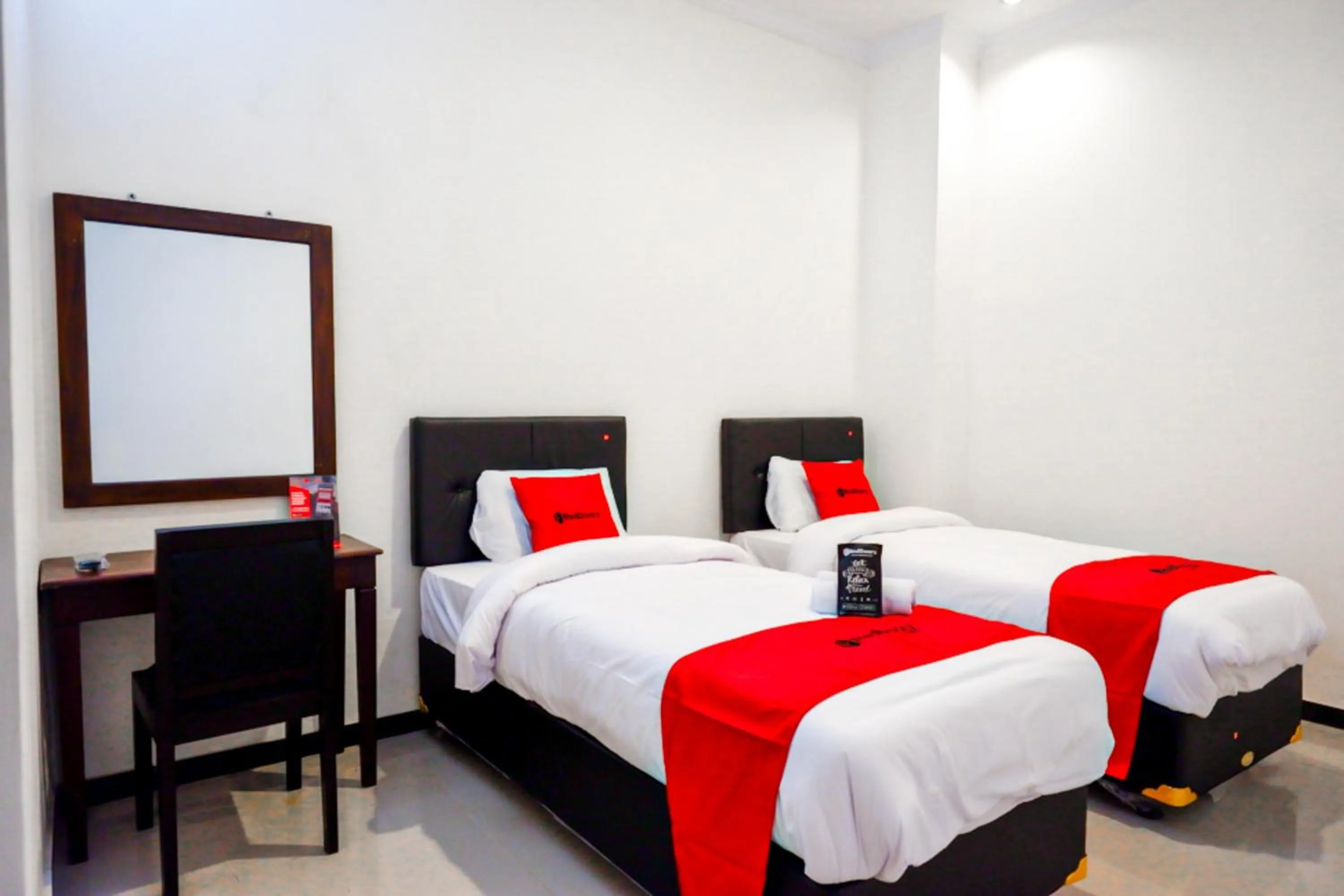 Bedroom, Bed in RedDoorz @ Jalan Wonosari KM.9