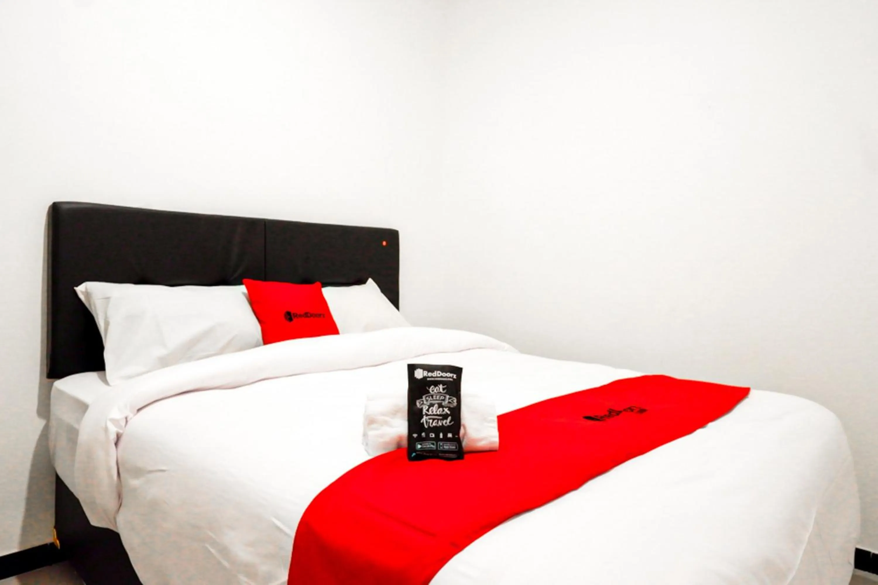 Bedroom, Bed in RedDoorz @ Jalan Wonosari KM.9