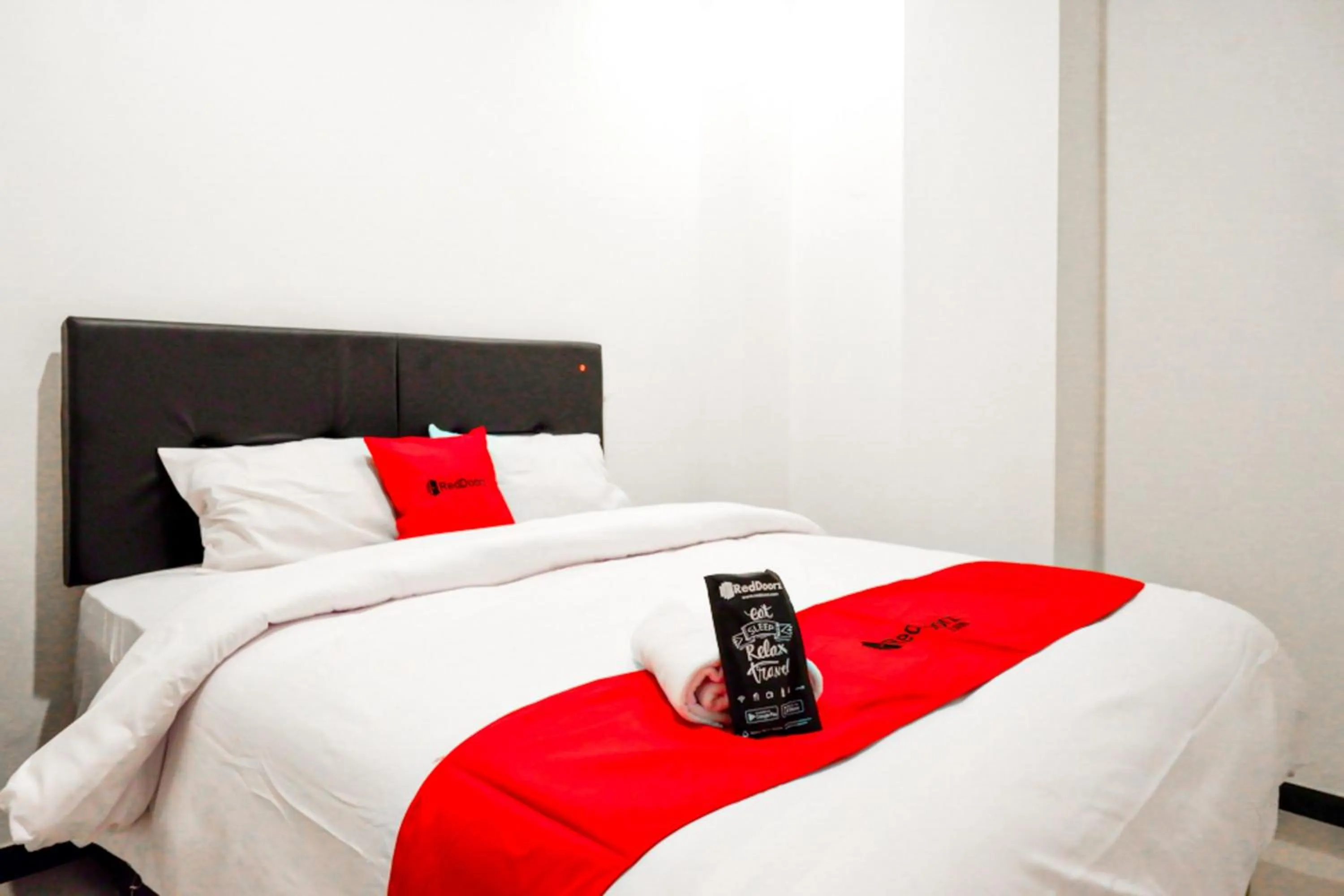 Bedroom, Bed in RedDoorz @ Jalan Wonosari KM.9