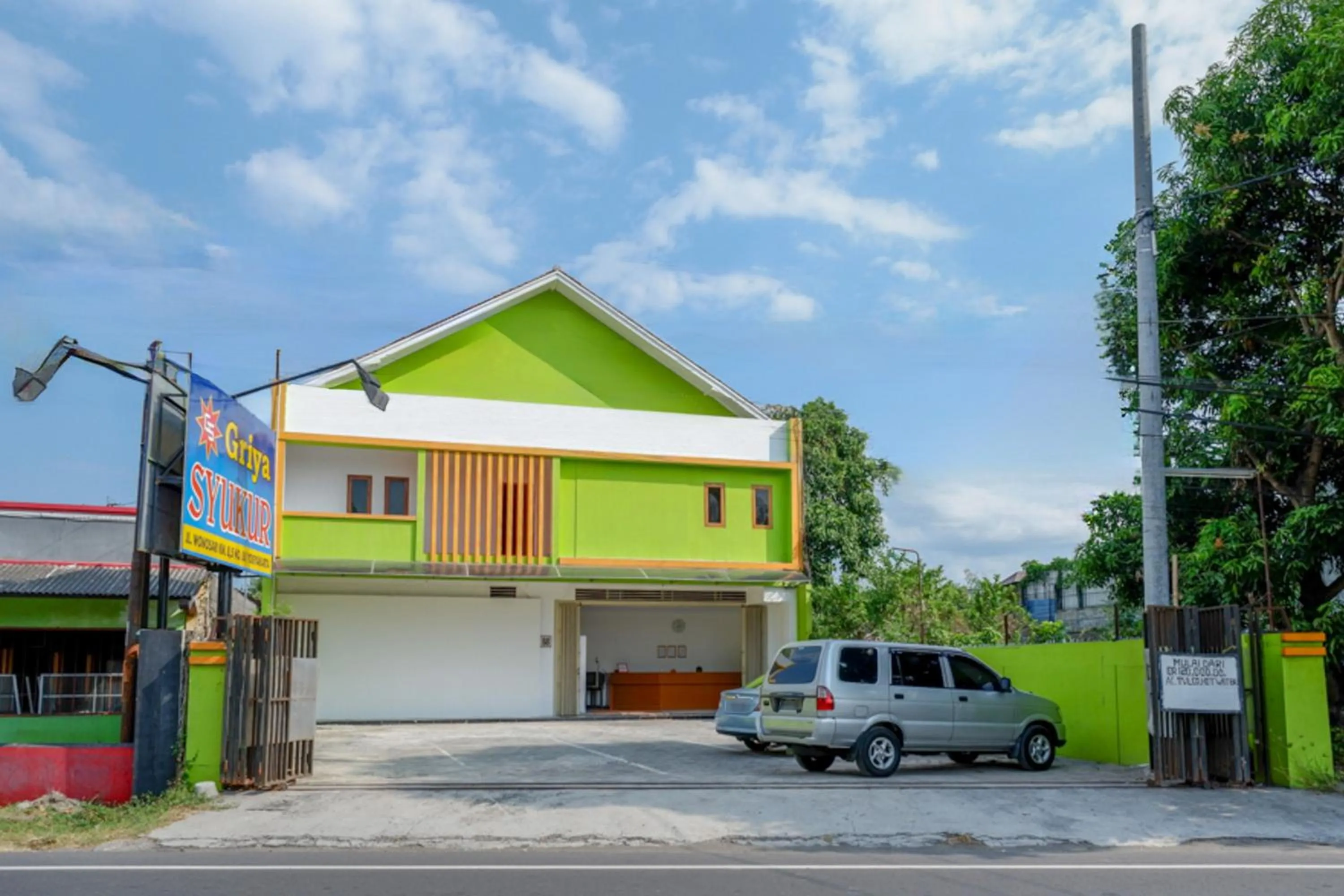 Facade/entrance in RedDoorz @ Jalan Wonosari KM.9