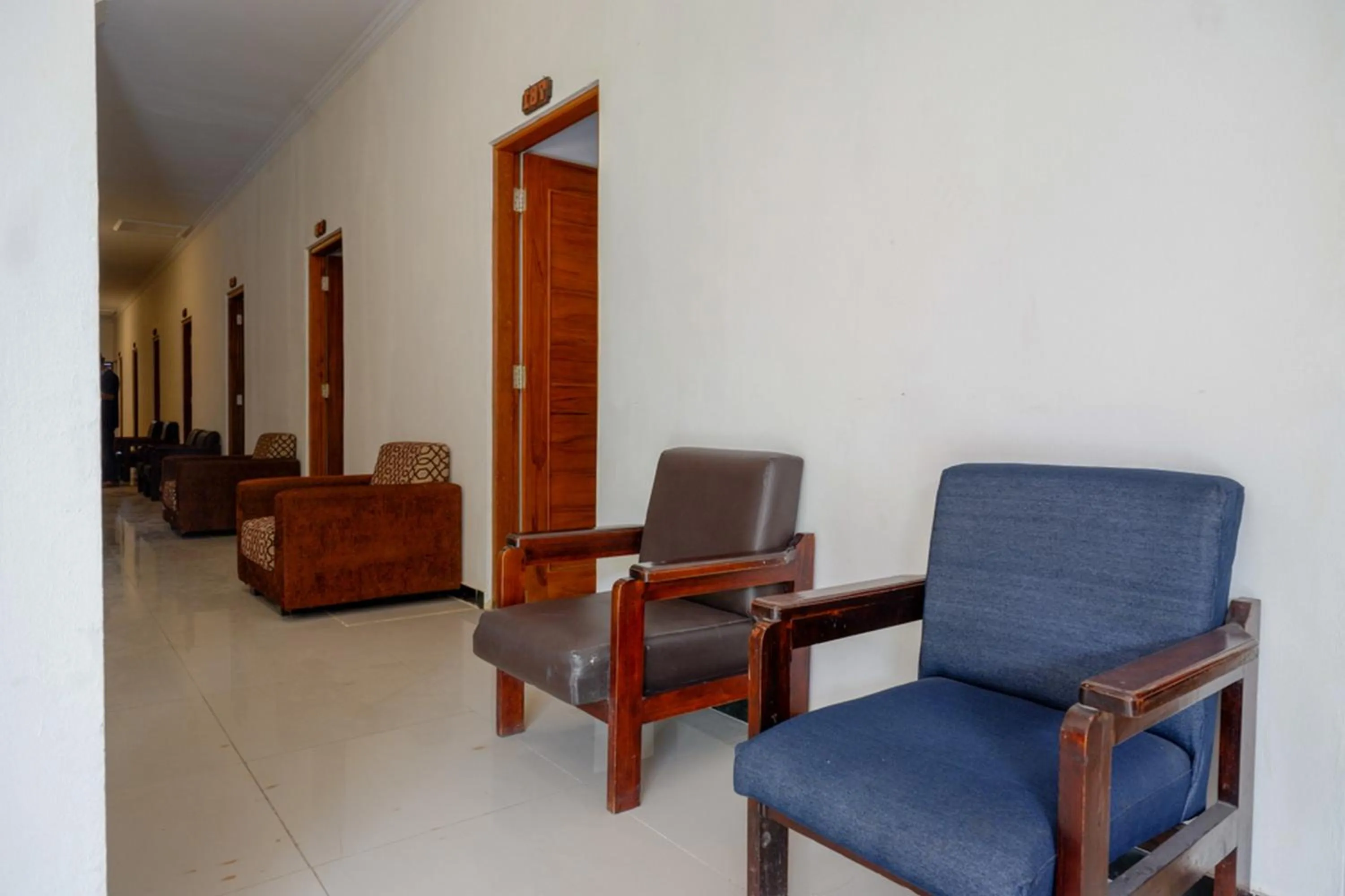 Seating area in RedDoorz @ Jalan Wonosari KM.9