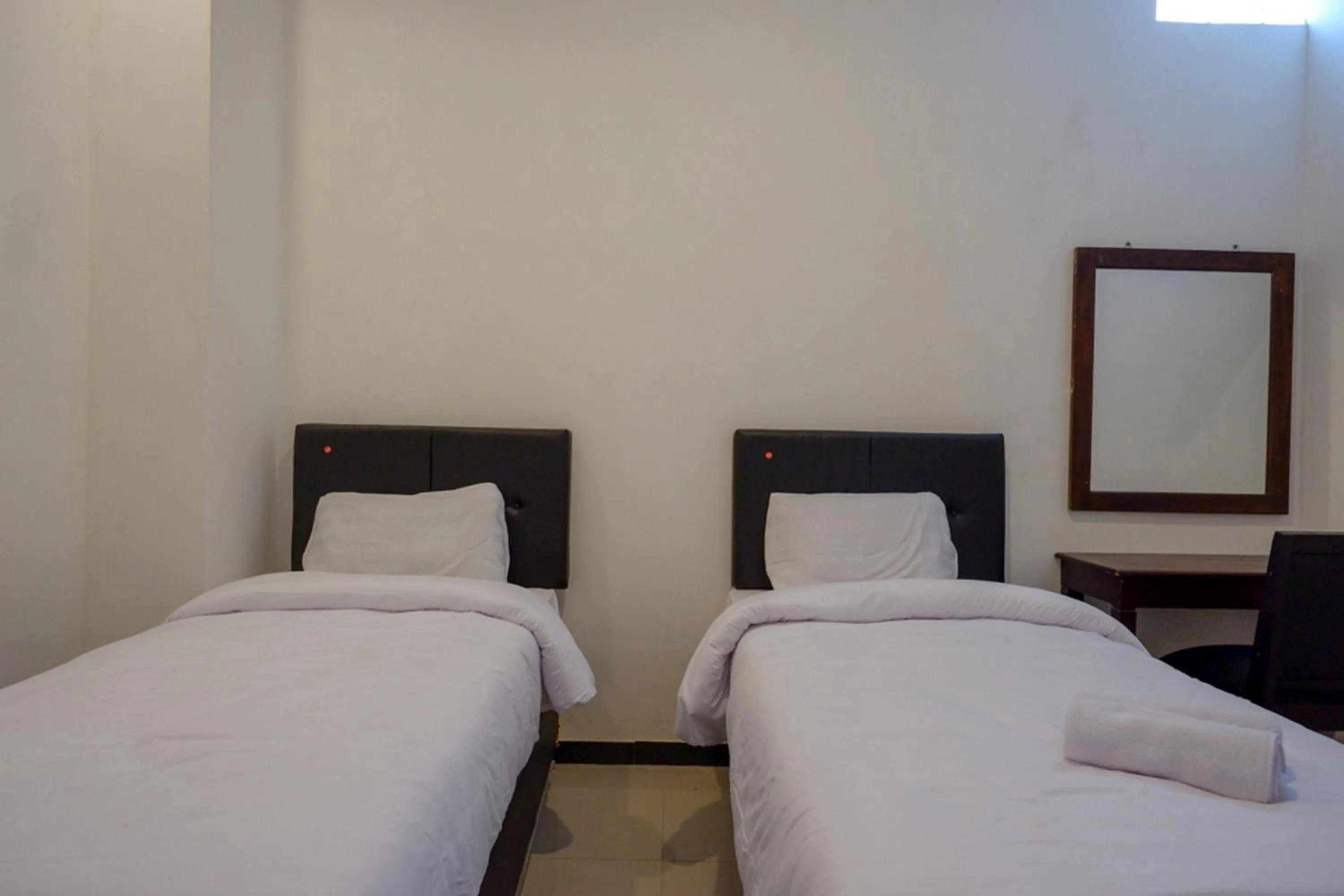 Bedroom, Bed in RedDoorz @ Jalan Wonosari KM.9