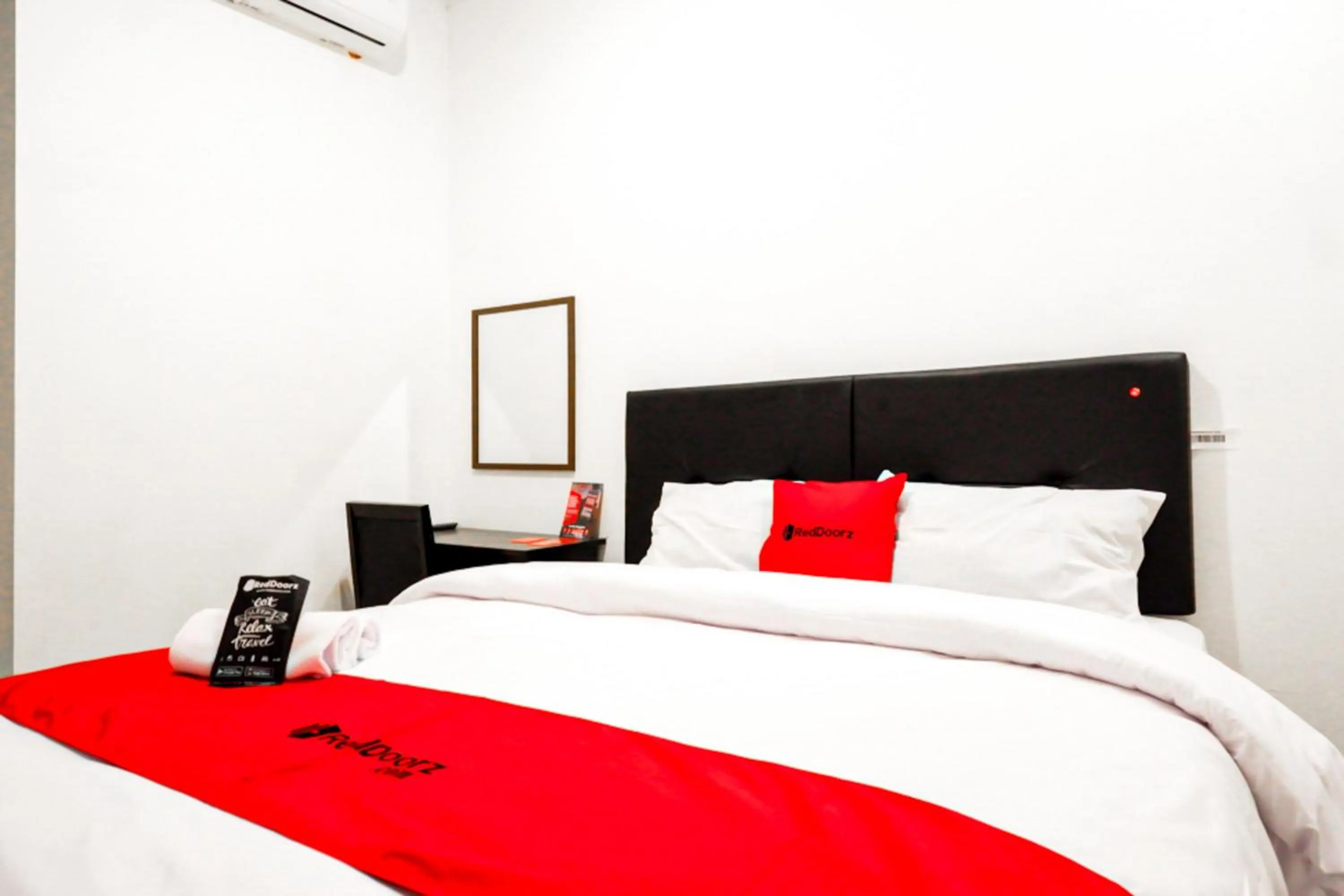 Bedroom, Bed in RedDoorz @ Jalan Wonosari KM.9