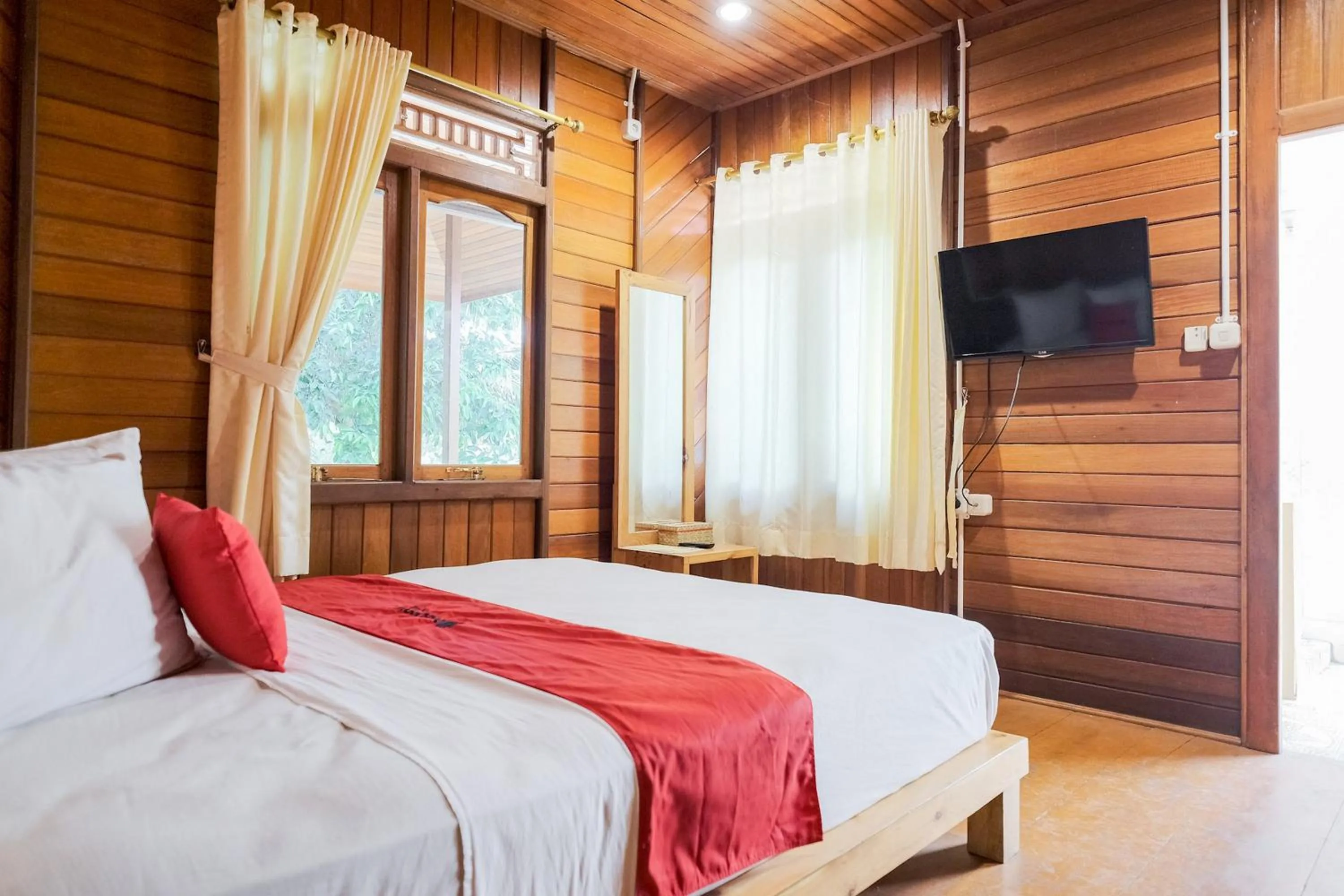 Bed in RedDoorz at Hotel Negeri Baru Kalianda Lampung