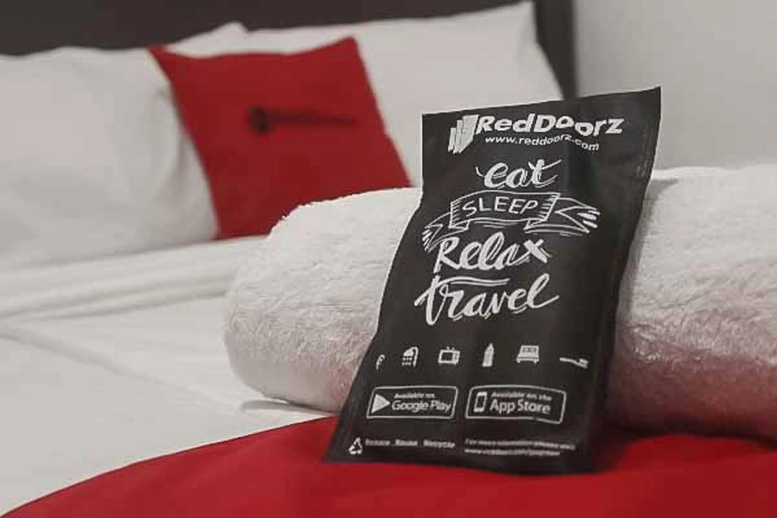 Bedroom, Bed in RedDoorz Plus @ Alun Alun Nganjuk