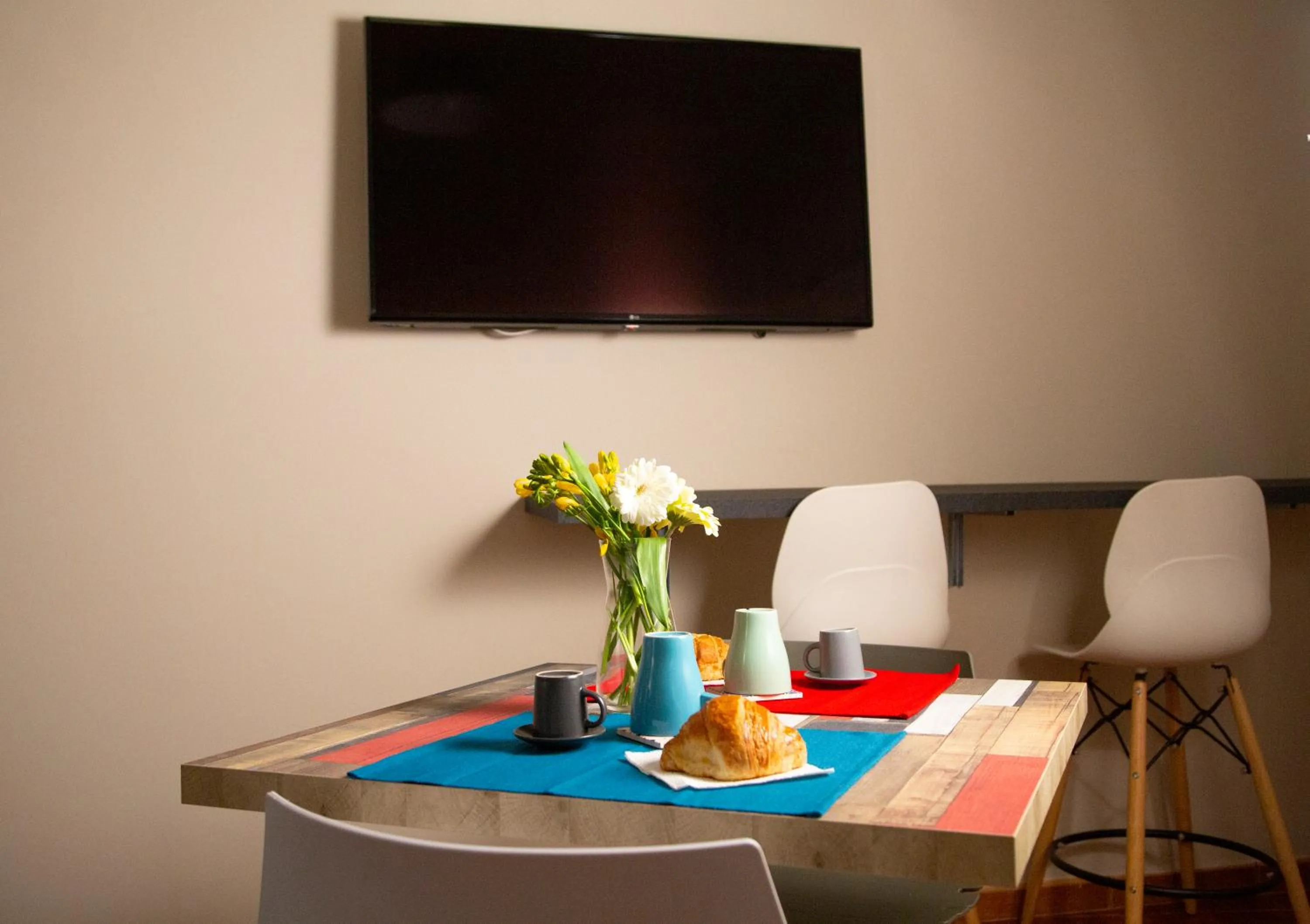 Communal lounge/ TV room in Handmade Rest Room