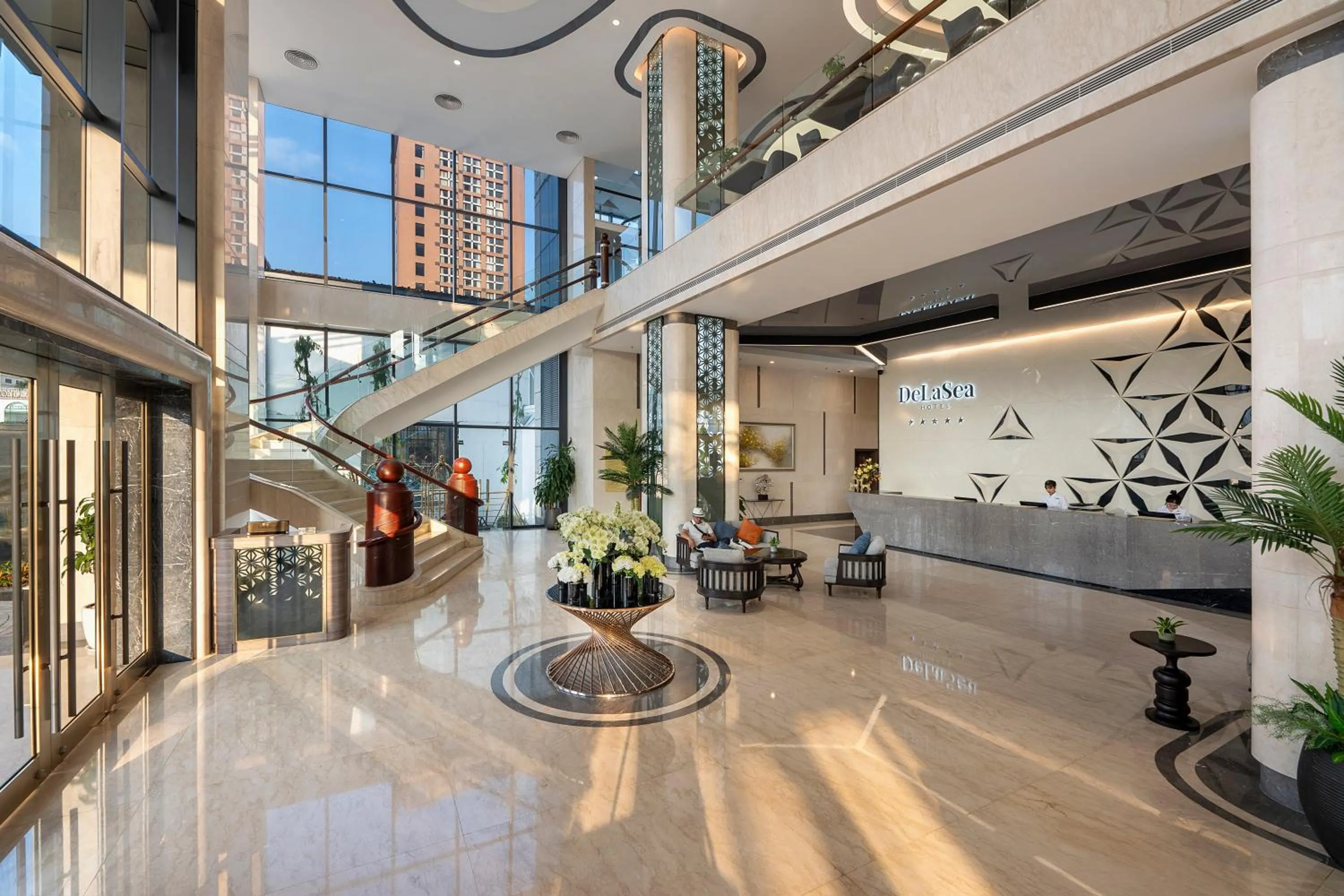 Lobby or reception in DeLaSea Ha Long Hotel - Modern Bayview Escape