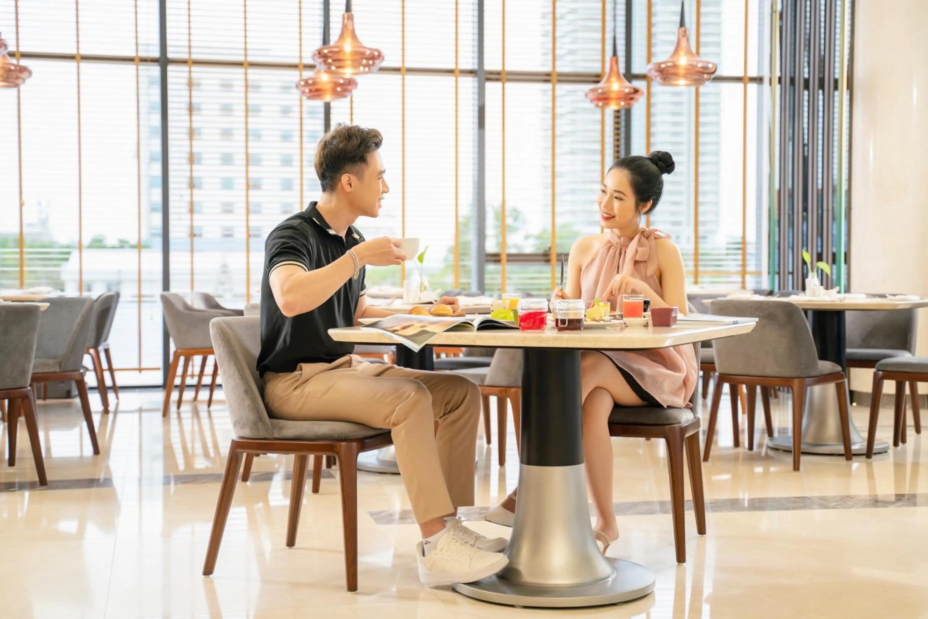 Restaurant/places to eat in DeLaSea Ha Long Hotel - Modern Bayview Escape