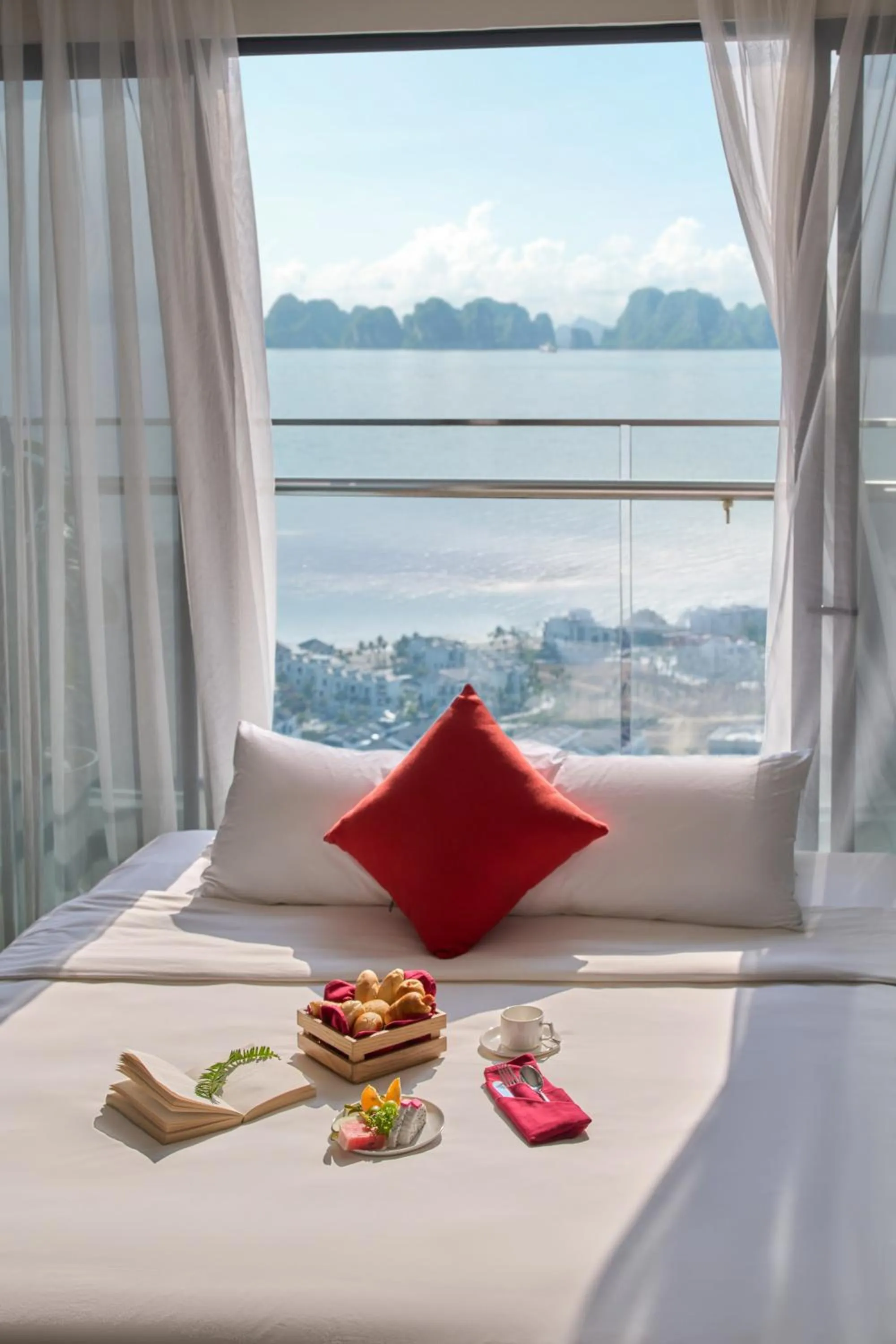 Bed in DeLaSea Ha Long Hotel - Modern Bayview Escape