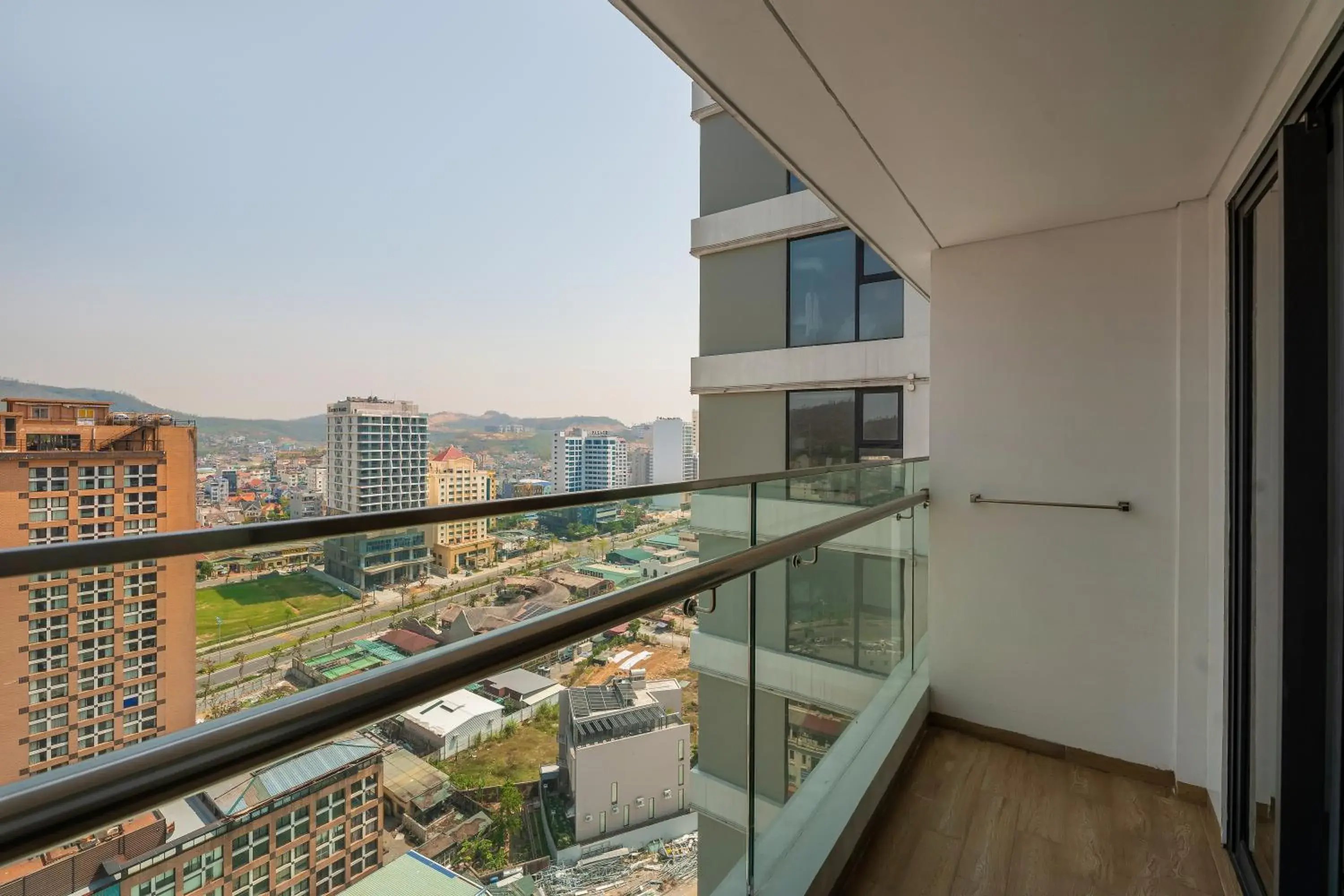 Deluxe King Room in DeLaSea Ha Long Hotel - Modern Bayview Escape Deluxe King Room in DeLaSea Ha Long Hotel - Modern Bayview Escape