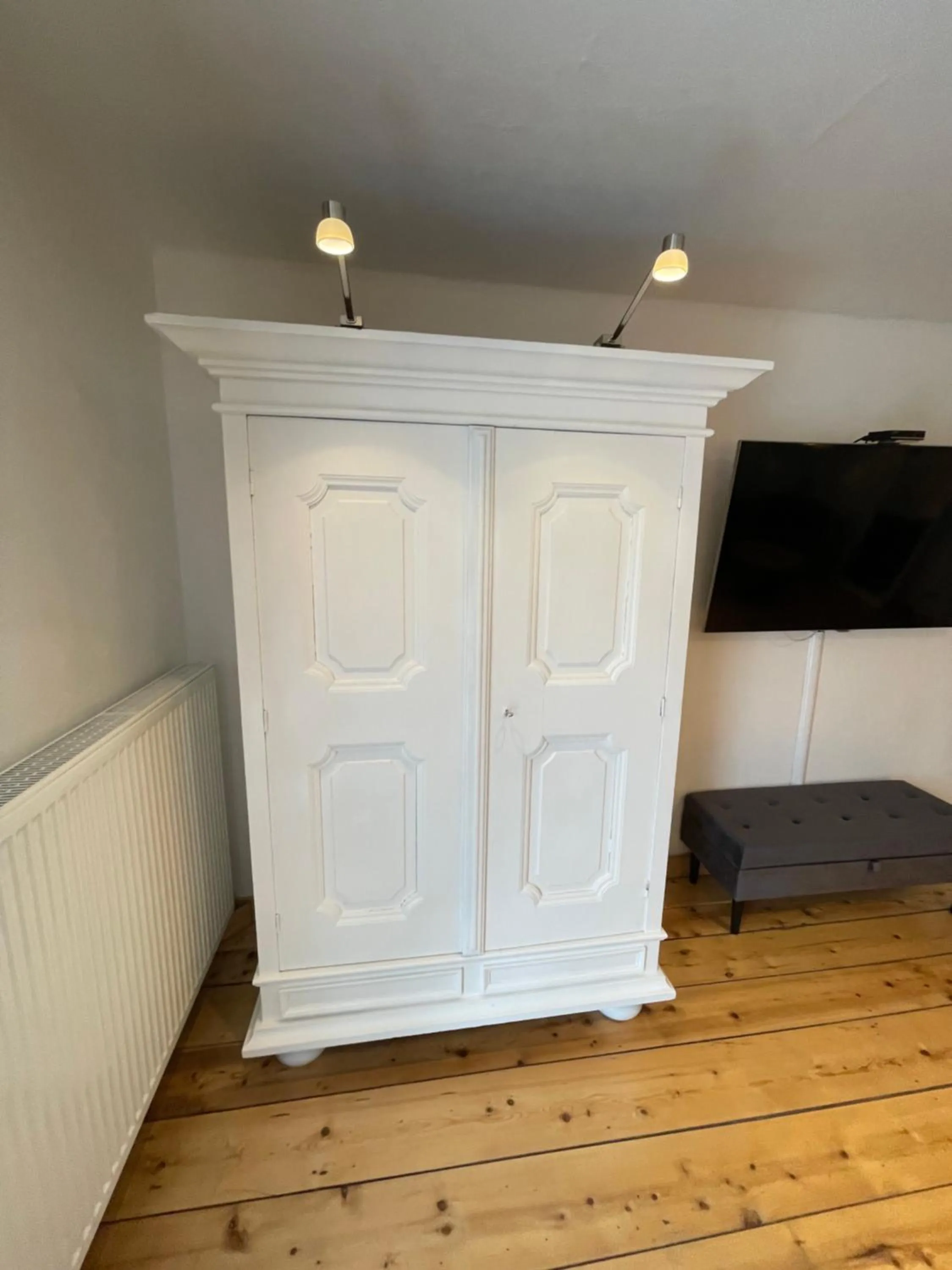 wardrobe in Gulewicz Apartments