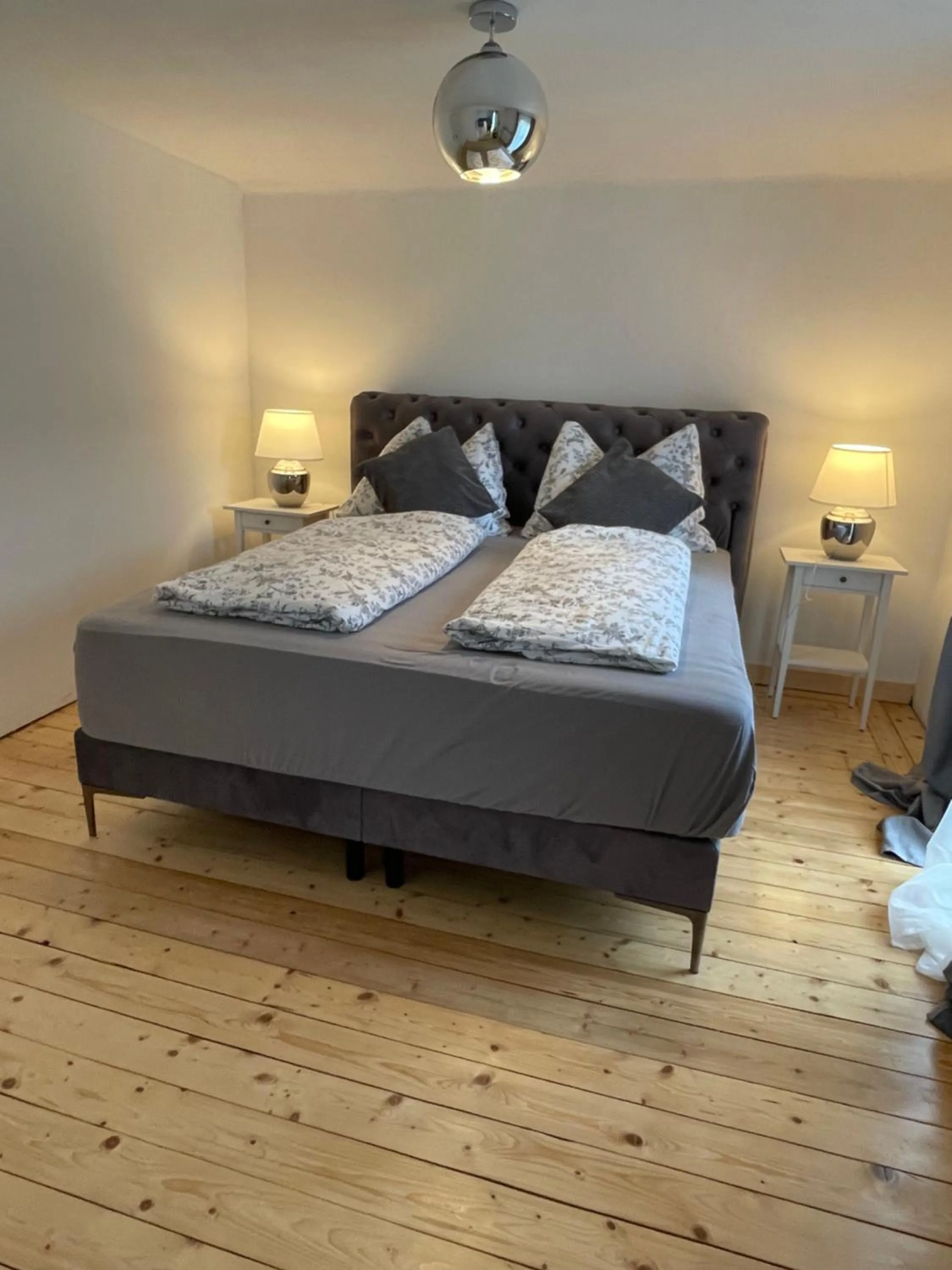 Bed in Gulewicz Apartments