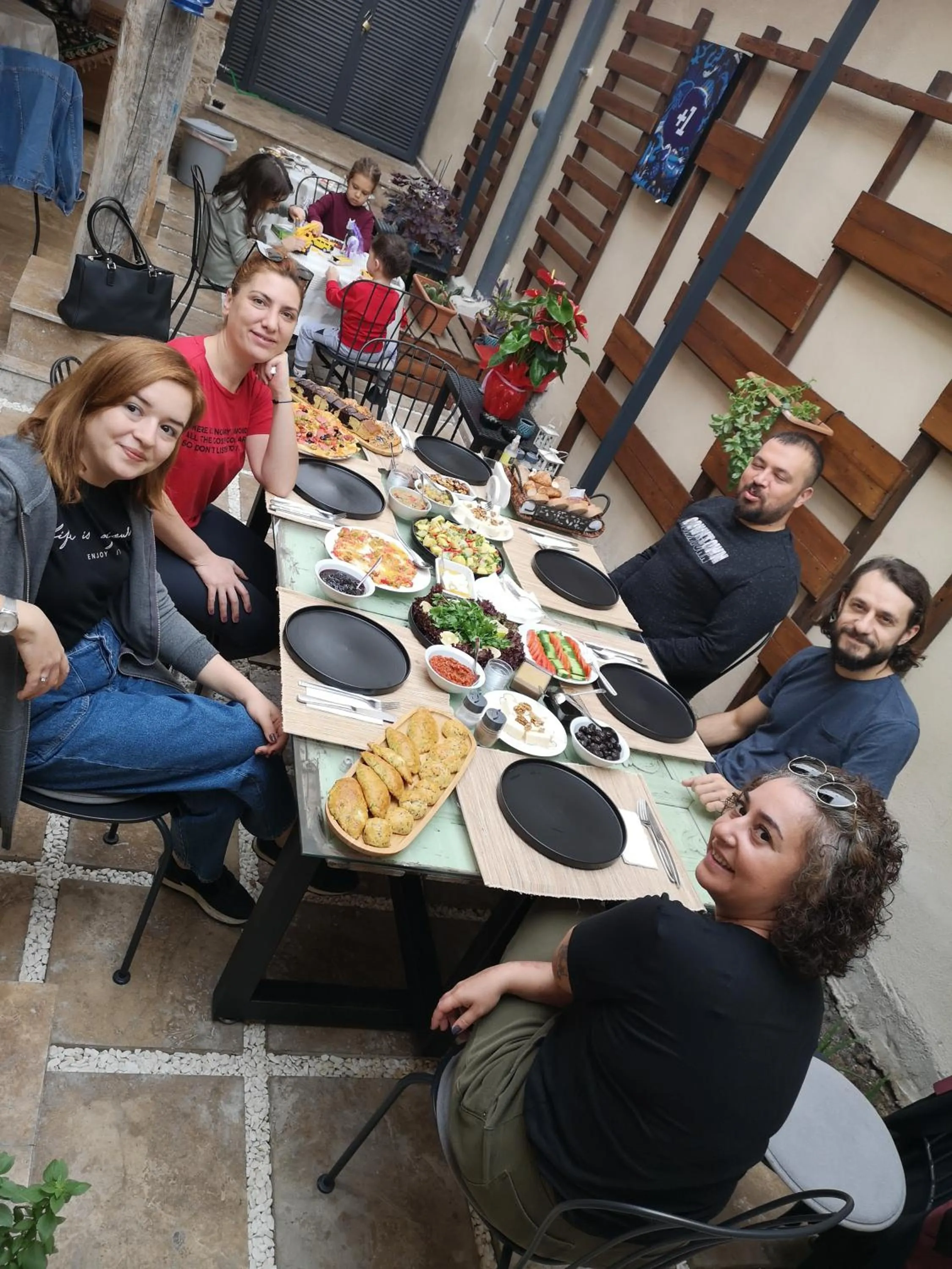 Restaurant/places to eat in La Casa Carina