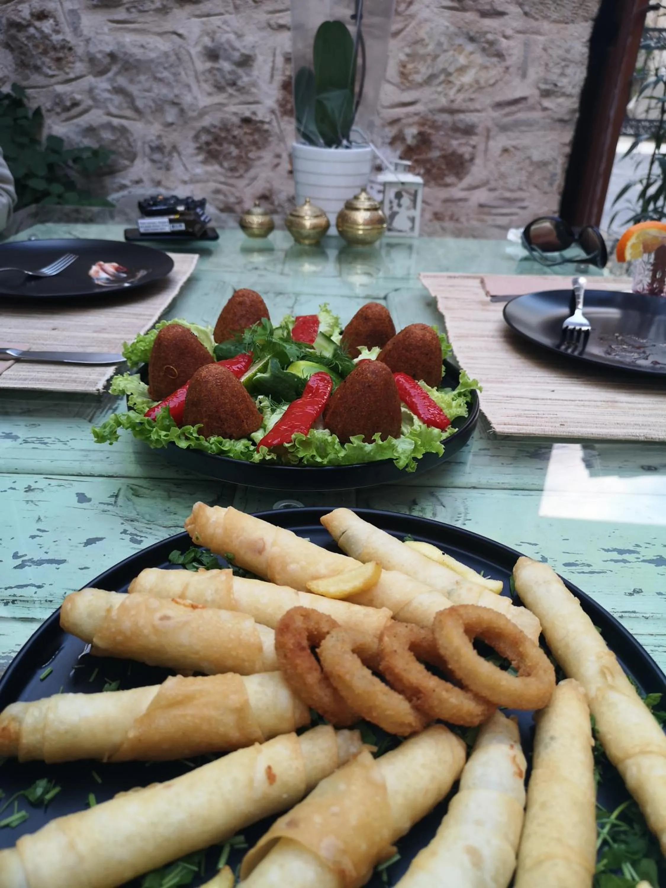 Restaurant/places to eat in La Casa Carina