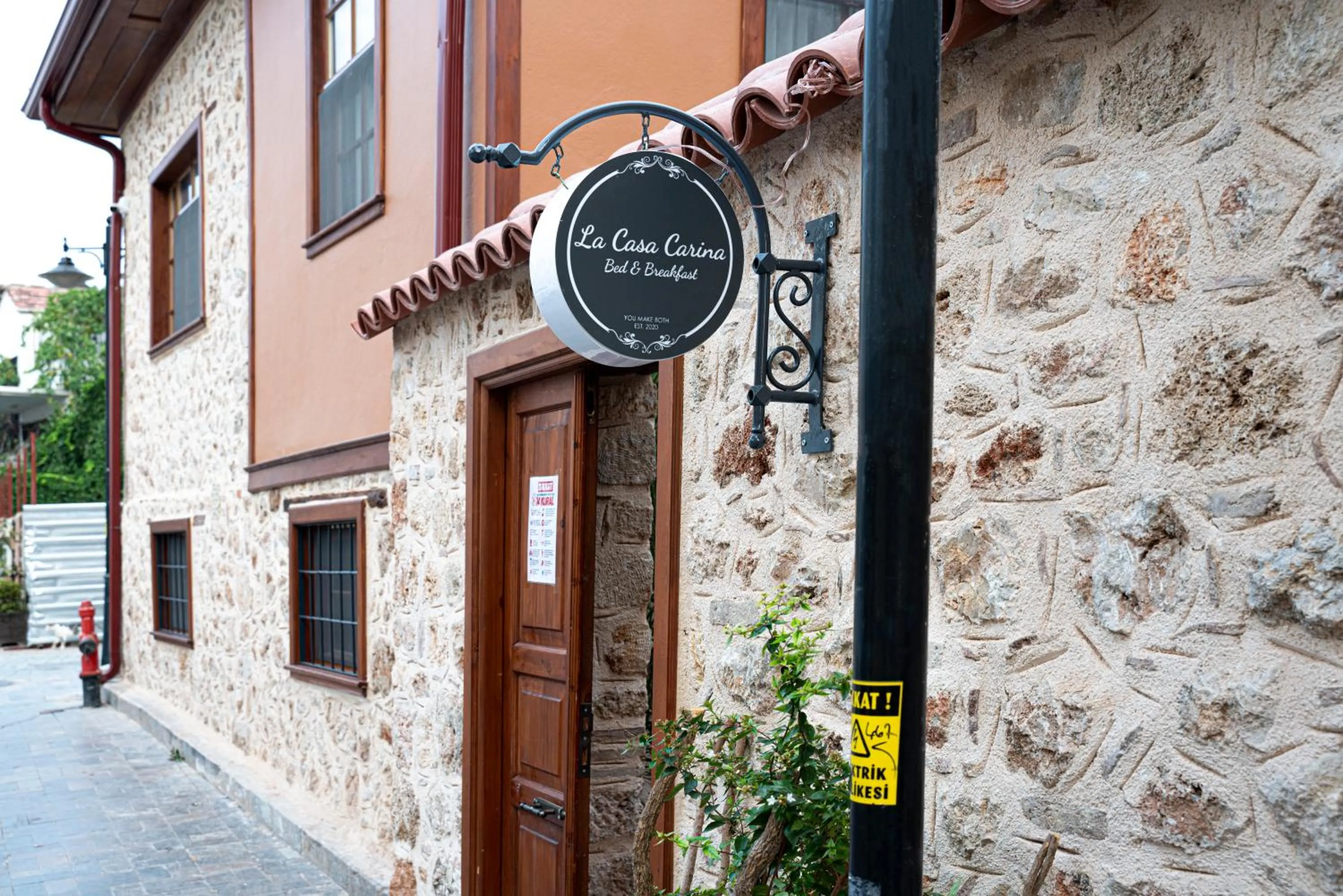 Facade/entrance in La Casa Carina