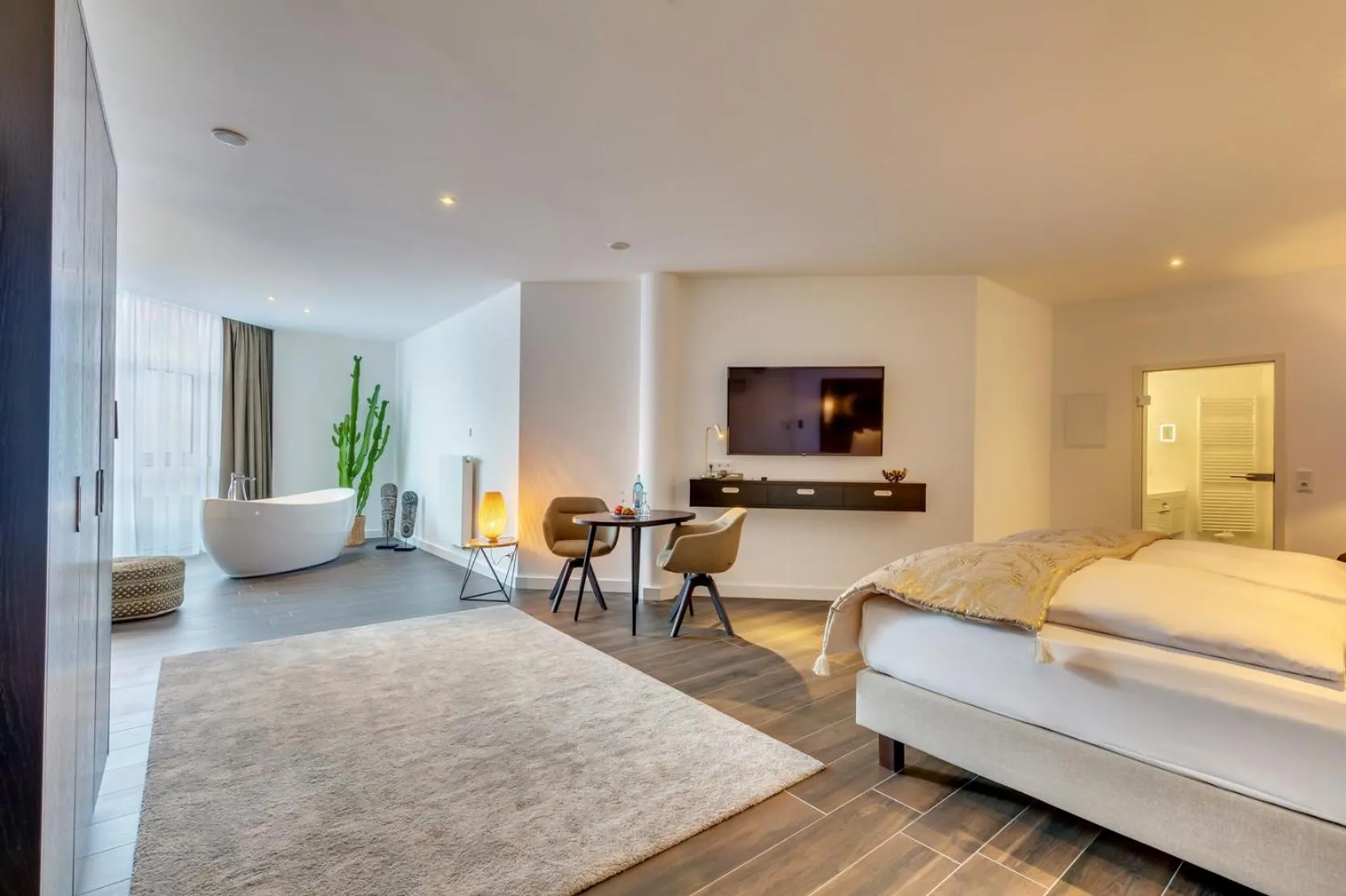 Photo of the whole room, Bed in Romantik Hotel Schwanefeld & Spa