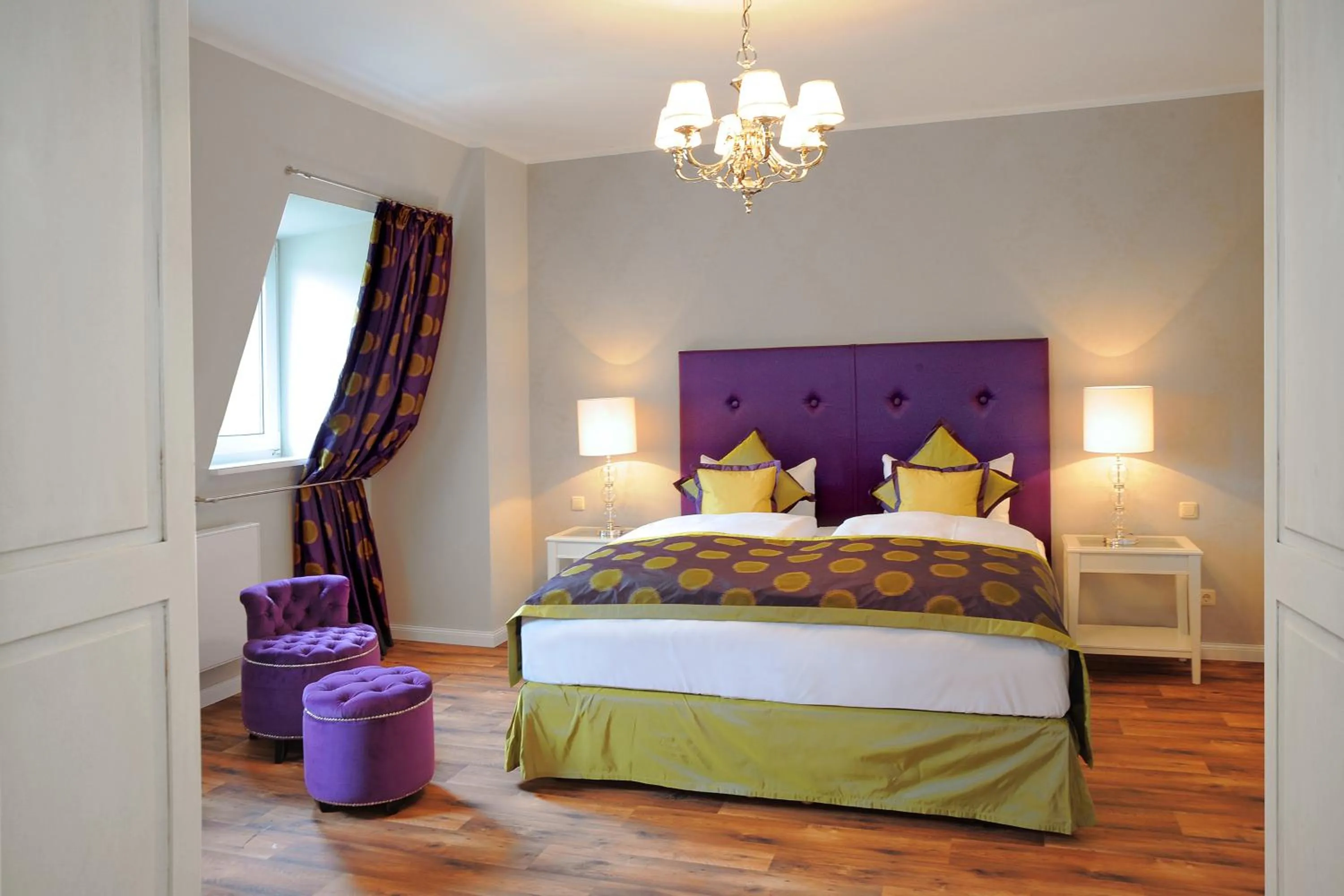 Bed in Romantik Hotel Schwanefeld & Spa