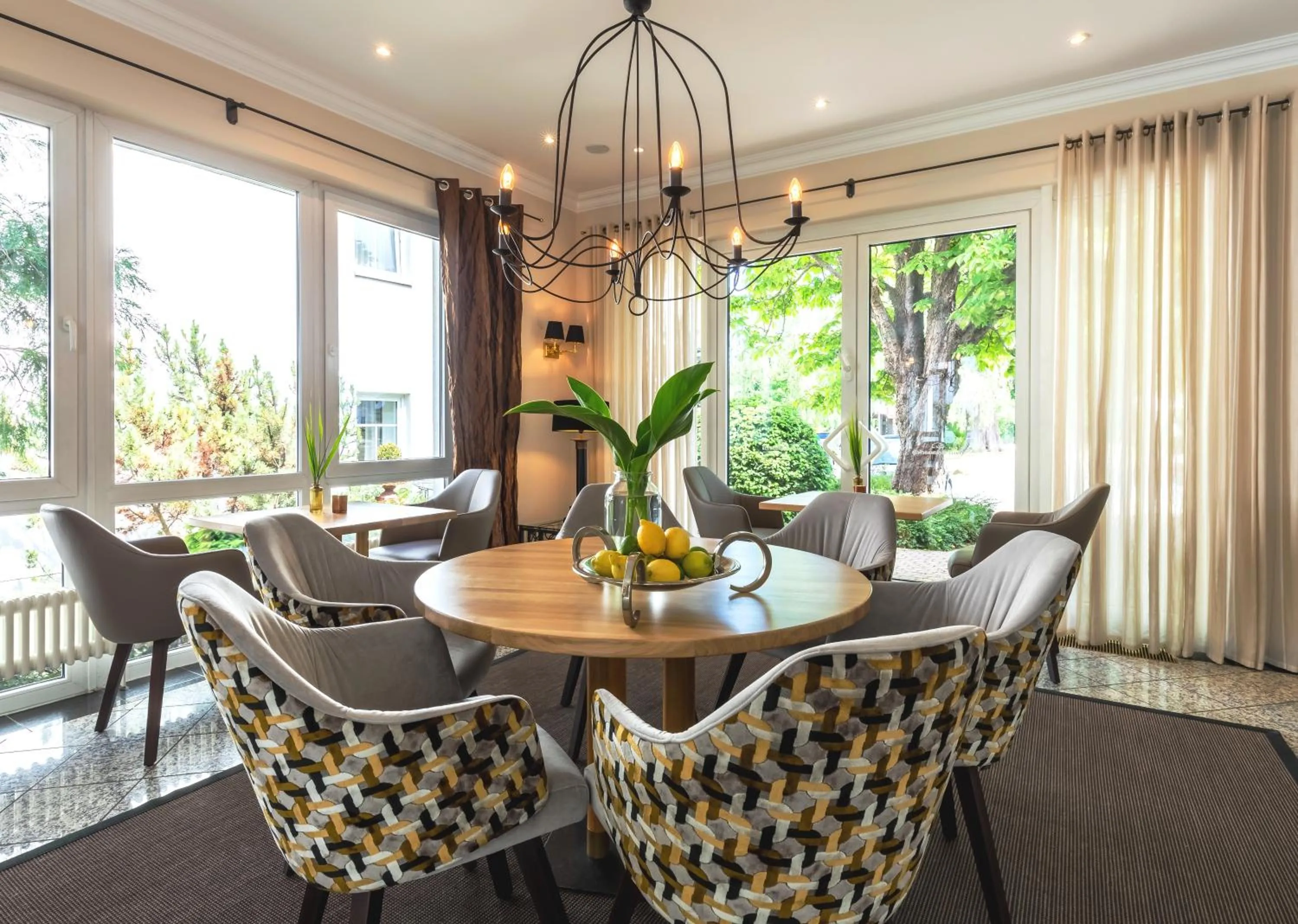 Lobby or reception in Romantik Hotel Schwanefeld & Spa